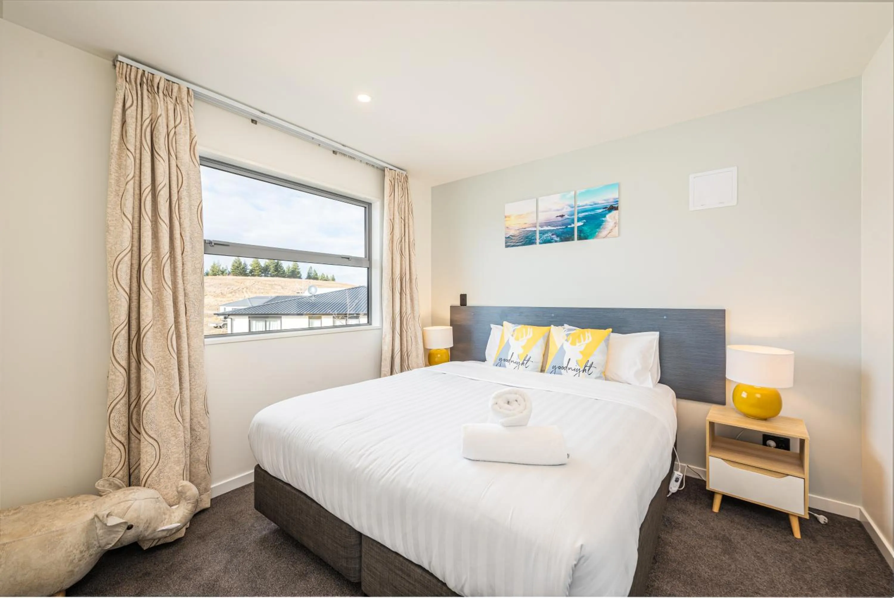 Bedroom, Bed in 37 Galaxy B