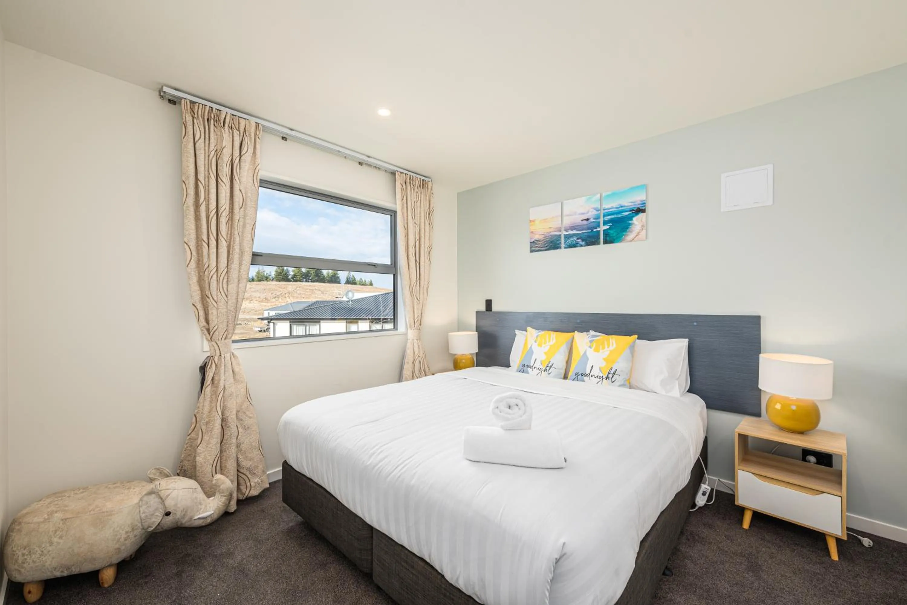 Bedroom, Bed in 37 Galaxy B