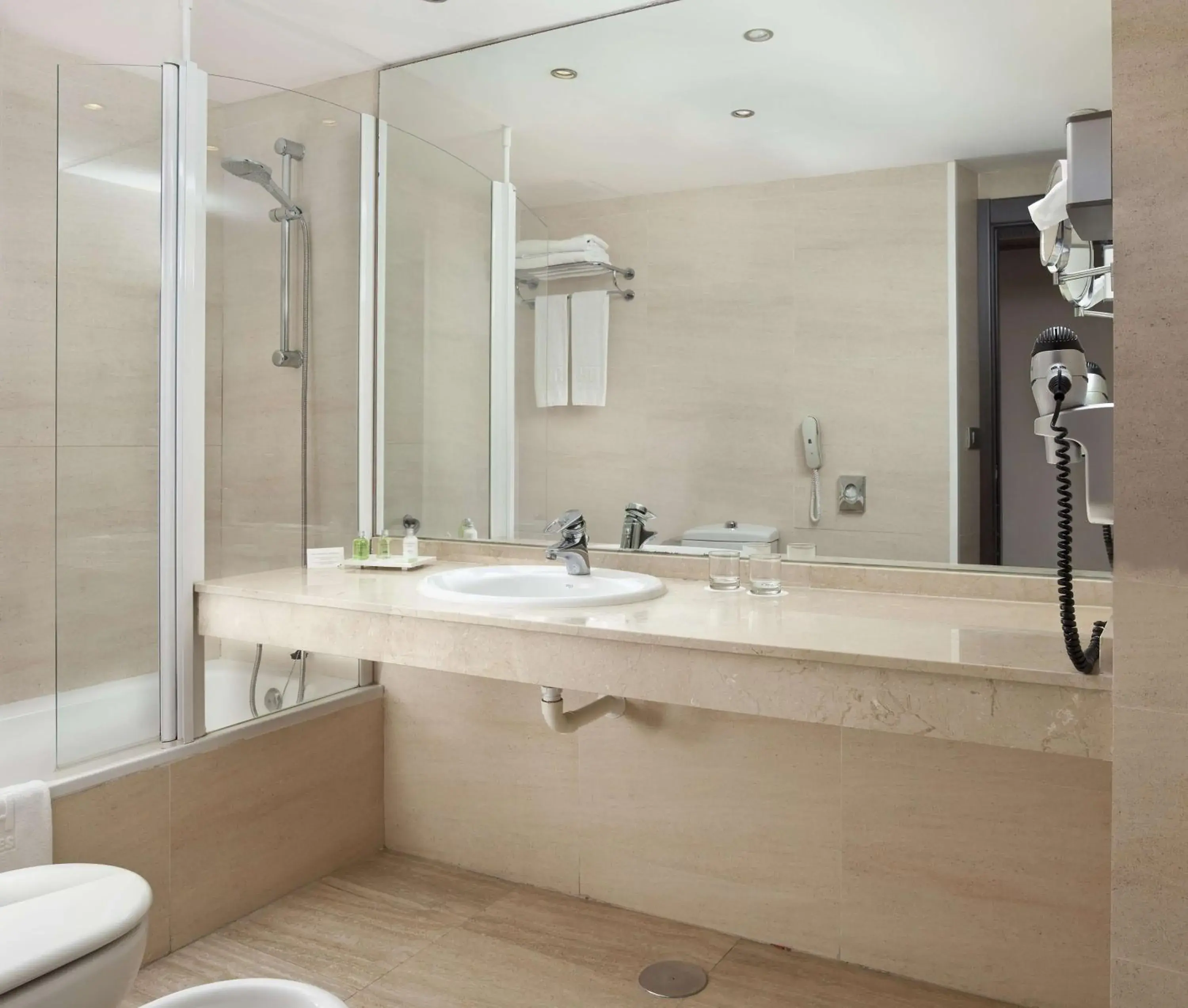 Standard Twin Room with View with Extra Bed (2 Adults + 1 Child) in NH Imperial Playa Standard Twin Room with View with Extra Bed (2 Adults + 1 Child) in NH Imperial Playa