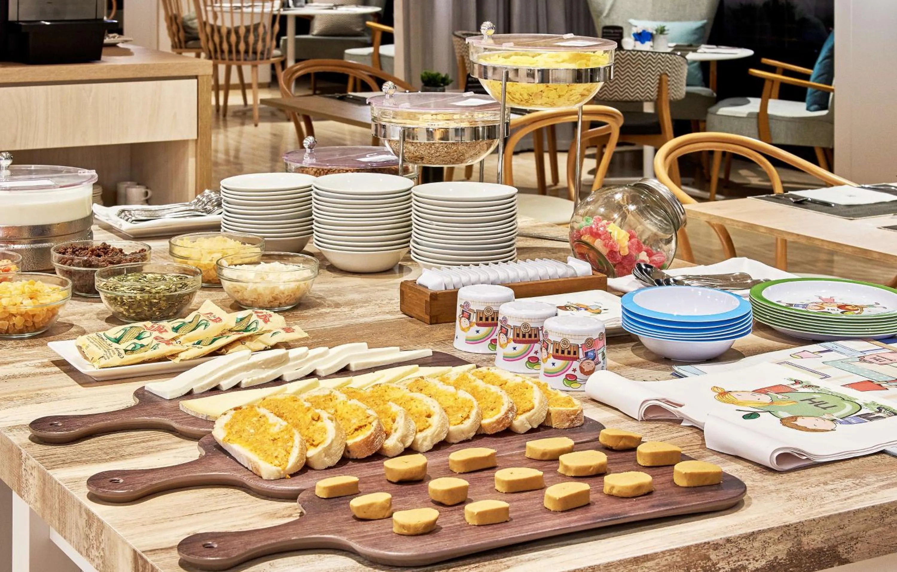 Restaurant/places to eat in NH Imperial Playa