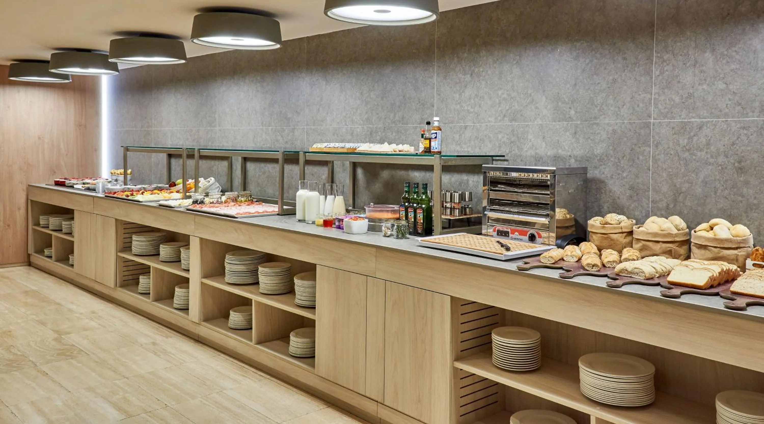 Restaurant/places to eat in NH Imperial Playa