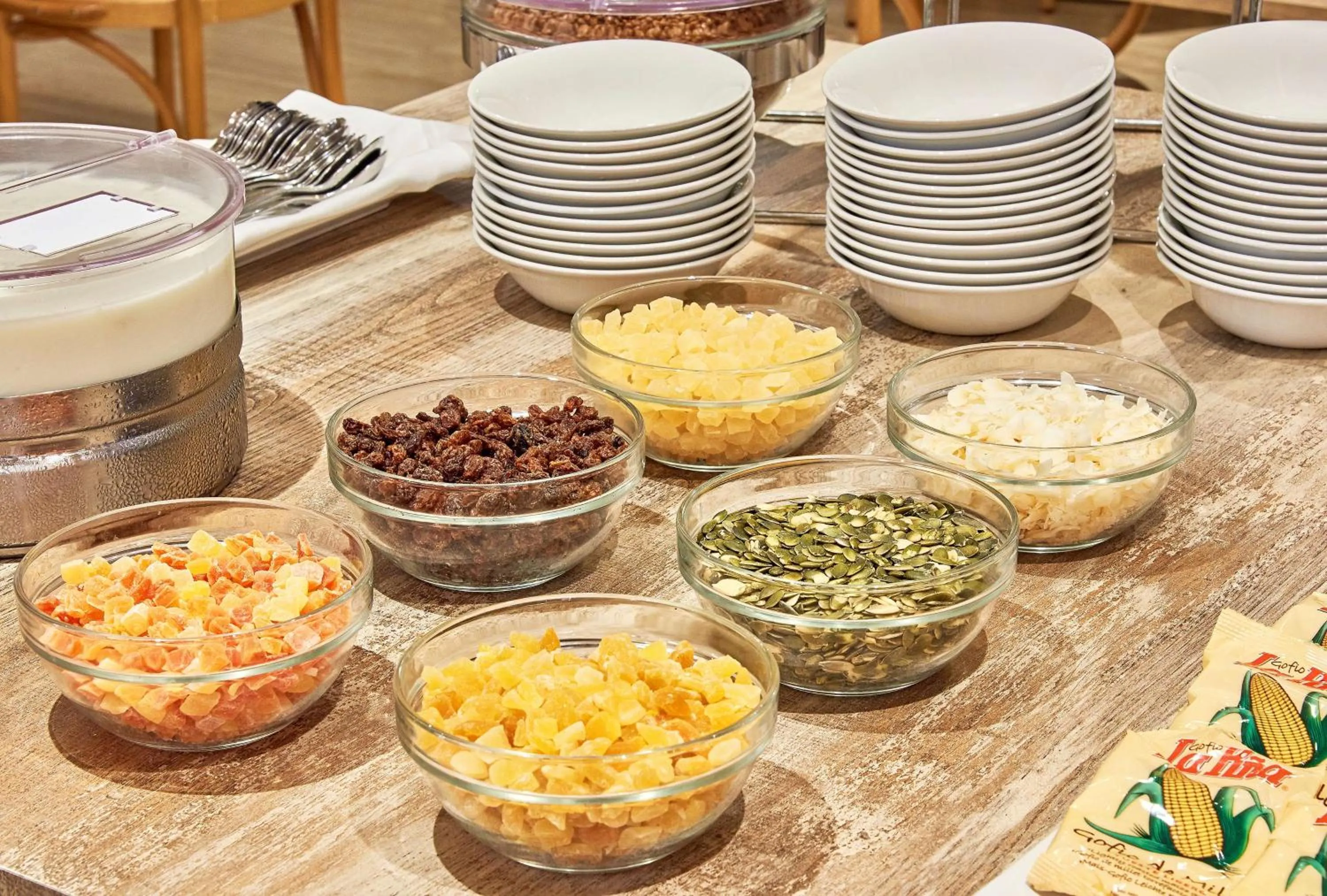 Restaurant/places to eat in NH Imperial Playa