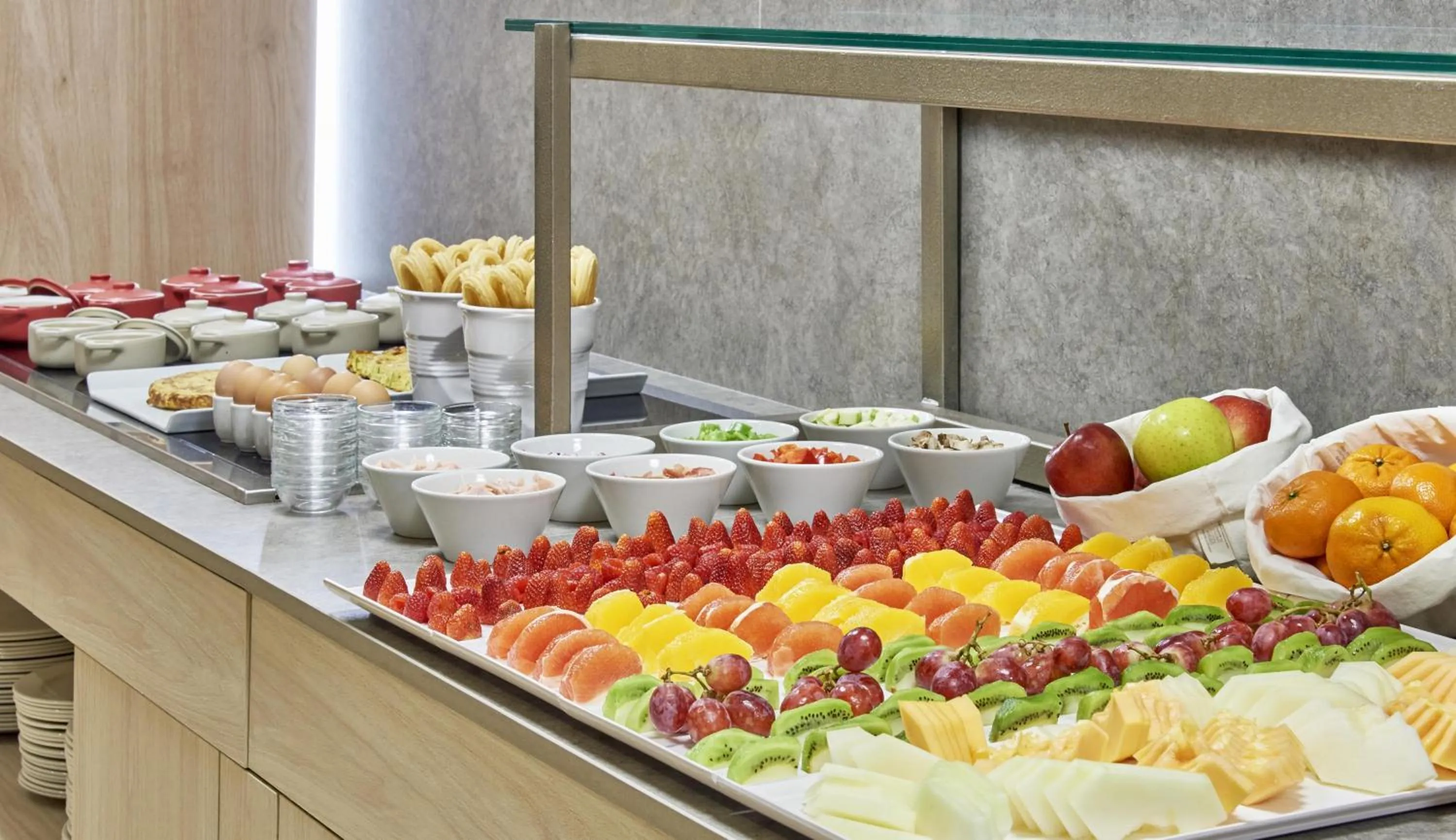 Restaurant/places to eat in NH Imperial Playa