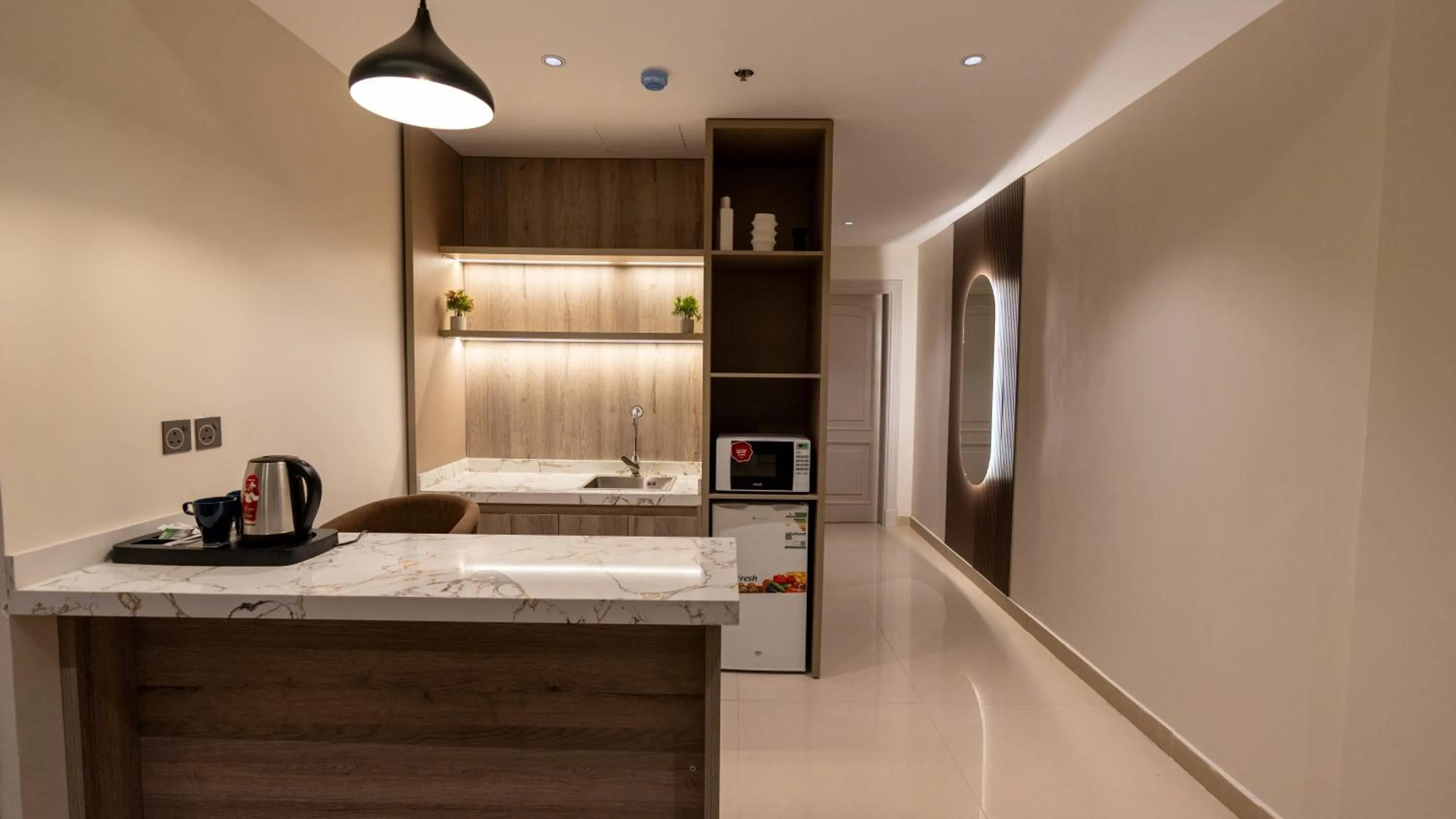 Kitchen or kitchenette in Brzeen Hotel Riyadh
