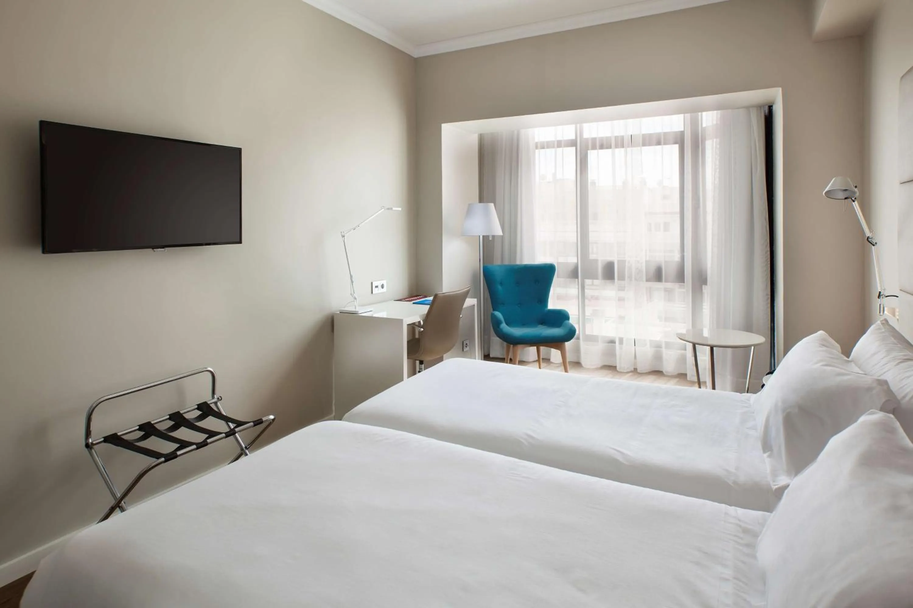 View (from property/room), Bed in NH Las Palmas Playa las Canteras