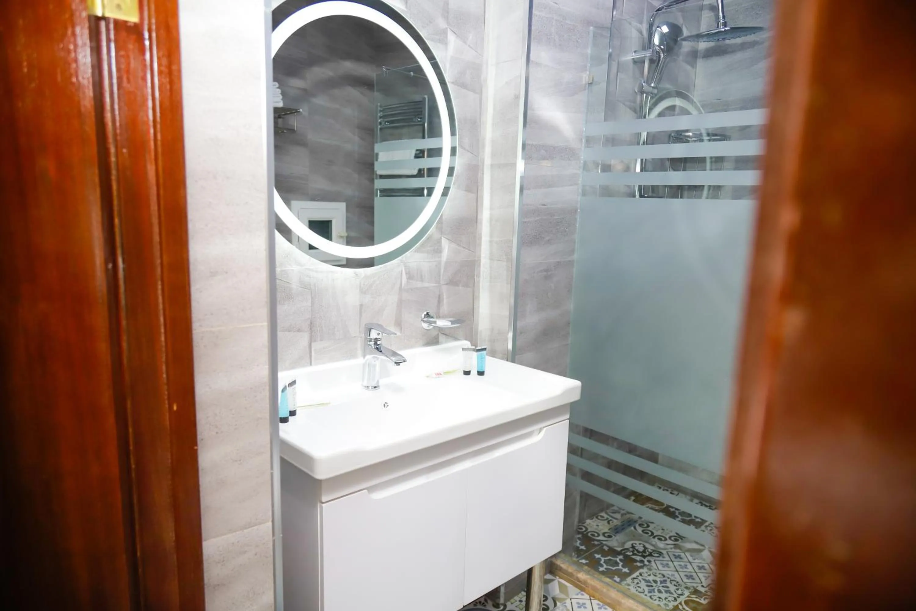 Shower in Anatolia Hotel Baku