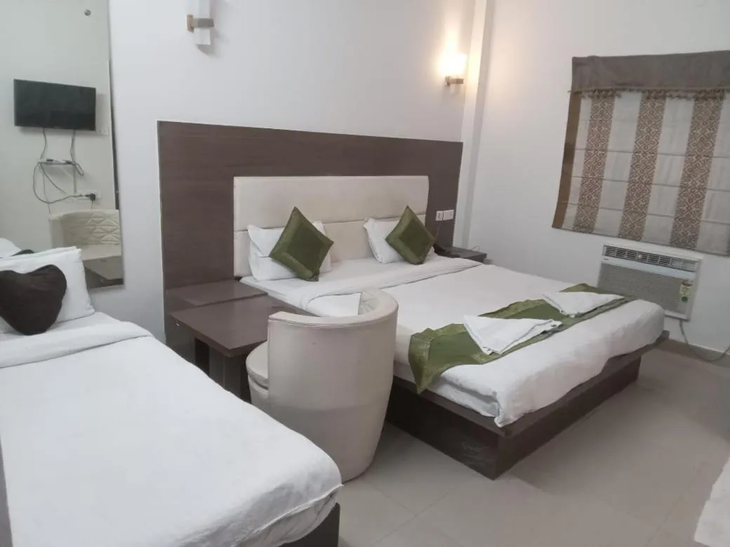 Bed in Mani Ram Palace Hotel & Restaurant