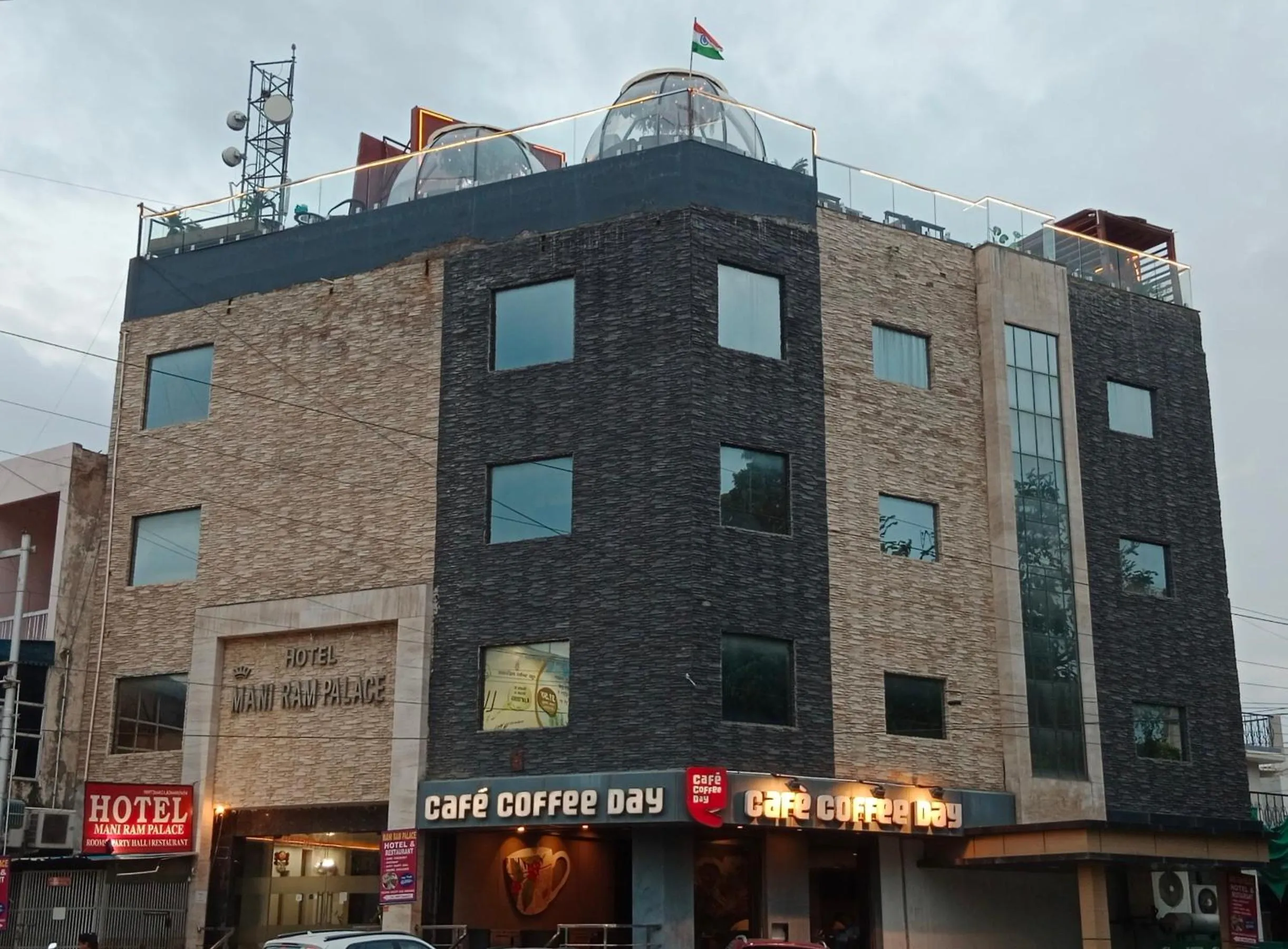 Mani Ram Palace Hotel & Restaurant