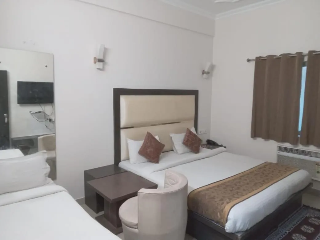 Bed in Mani Ram Palace Hotel & Restaurant