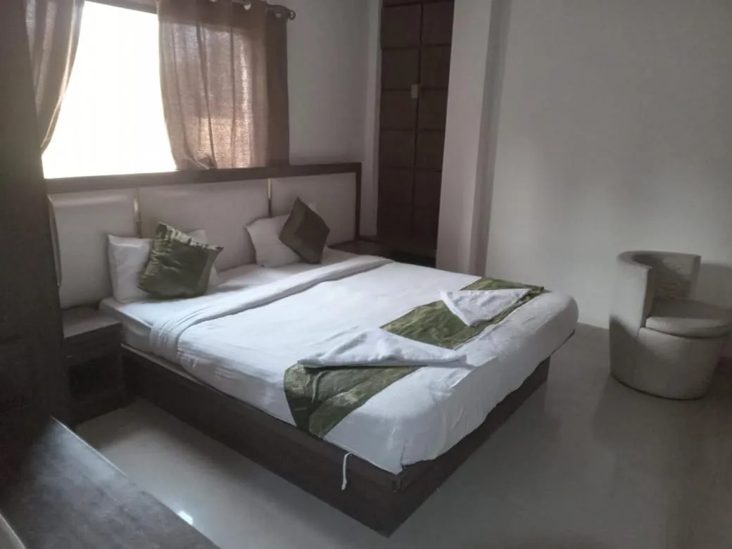 Bed in Mani Ram Palace Hotel & Restaurant