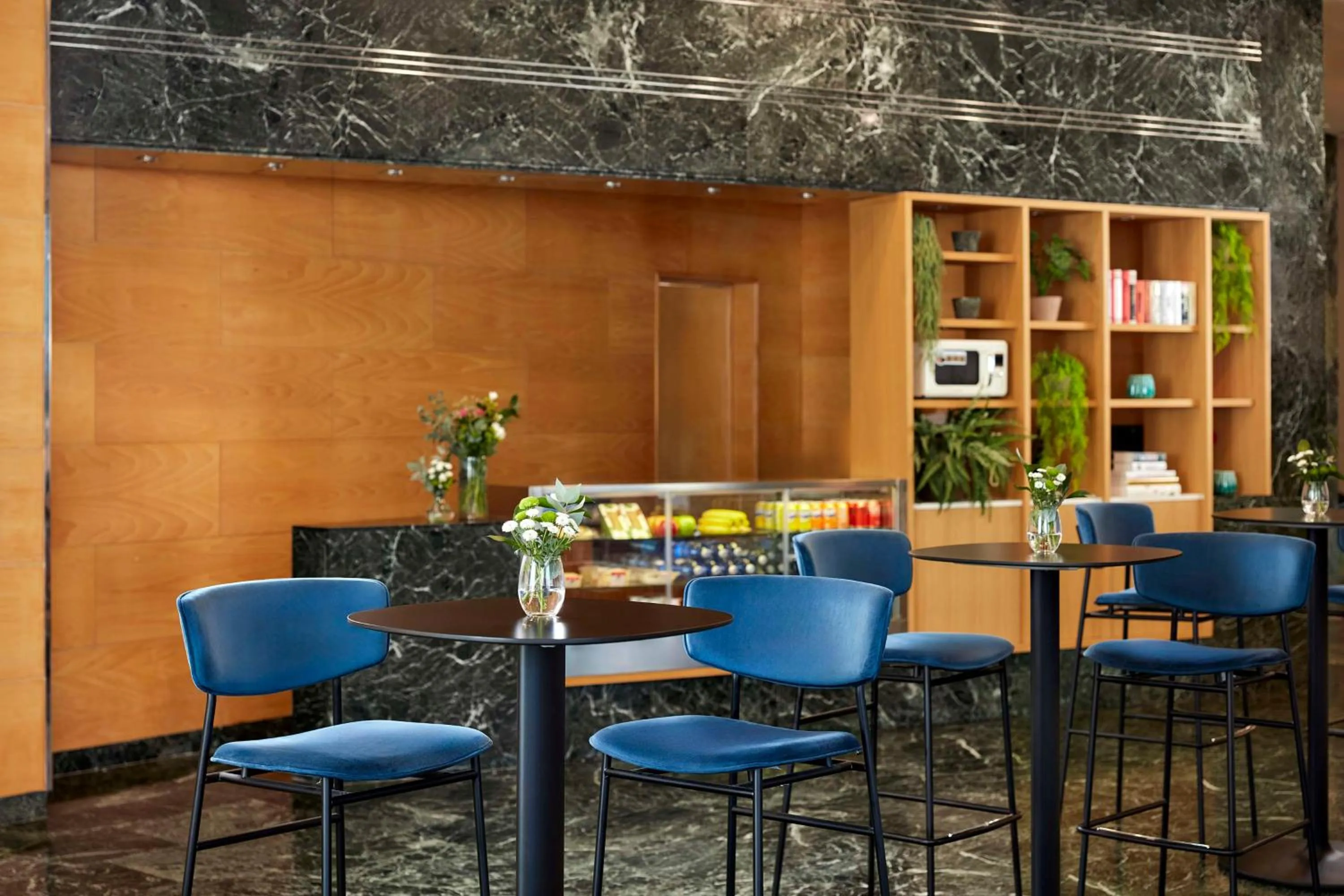 Lounge or bar in NH Ciudad de Cuenca