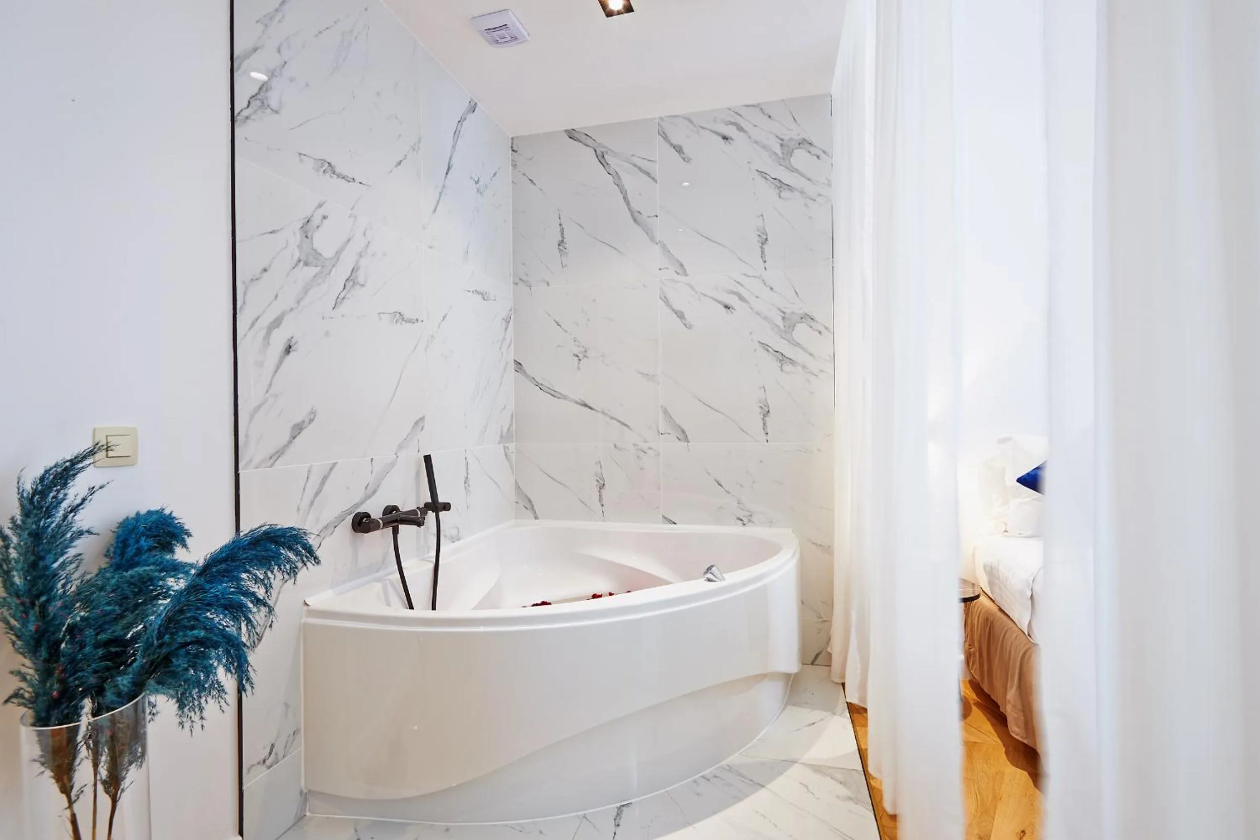 Hot Tub in Hotel Les Ecrins