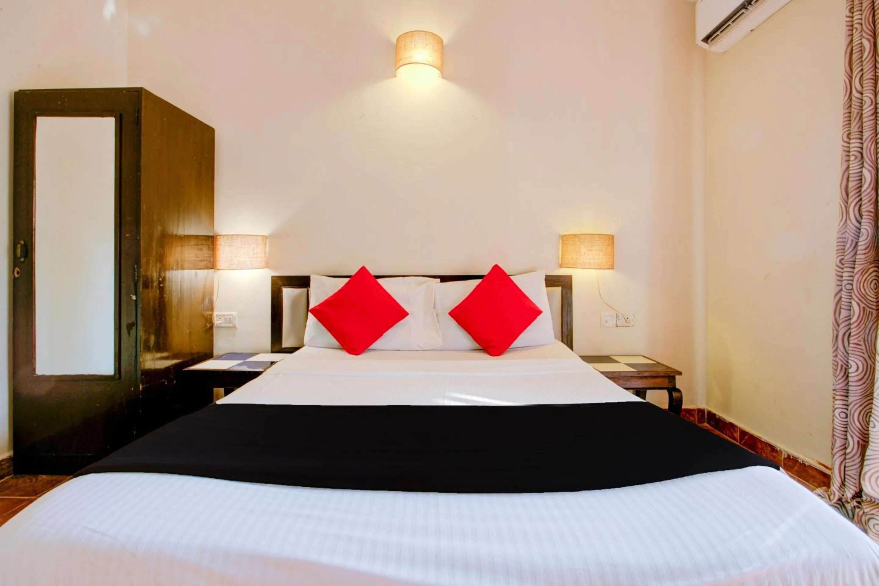 Bedroom, Bed in Sea Breeze Beach, Calangute, Goa