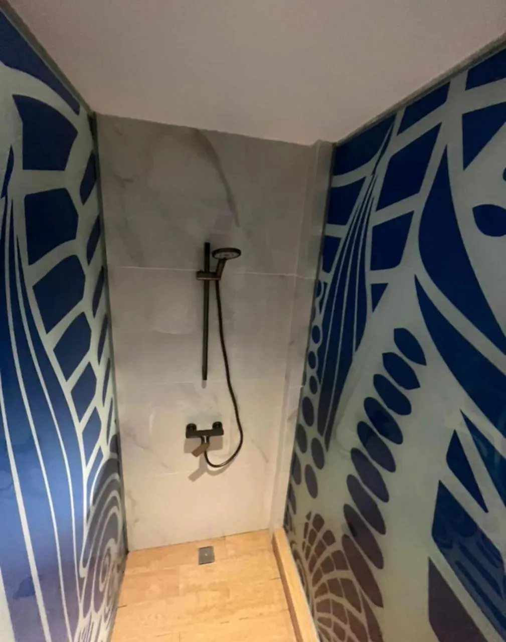 Wing Tat Grand Hotel