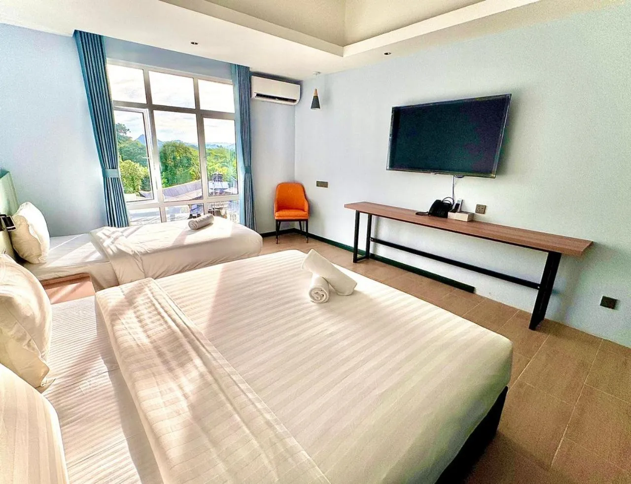 Bedroom, Bed in Wing Tat Grand Hotel