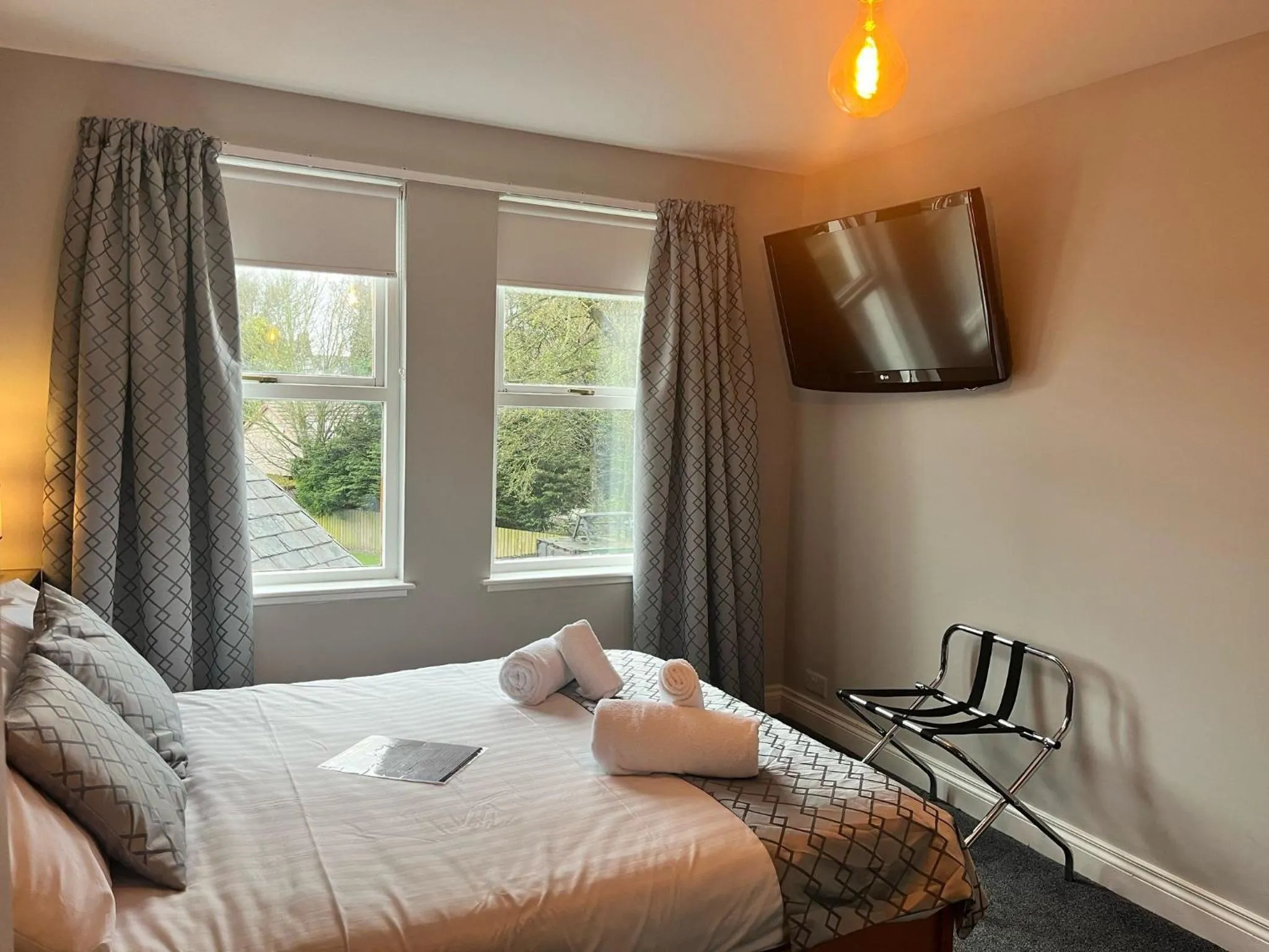 Bed in Laurel Bank Hotel