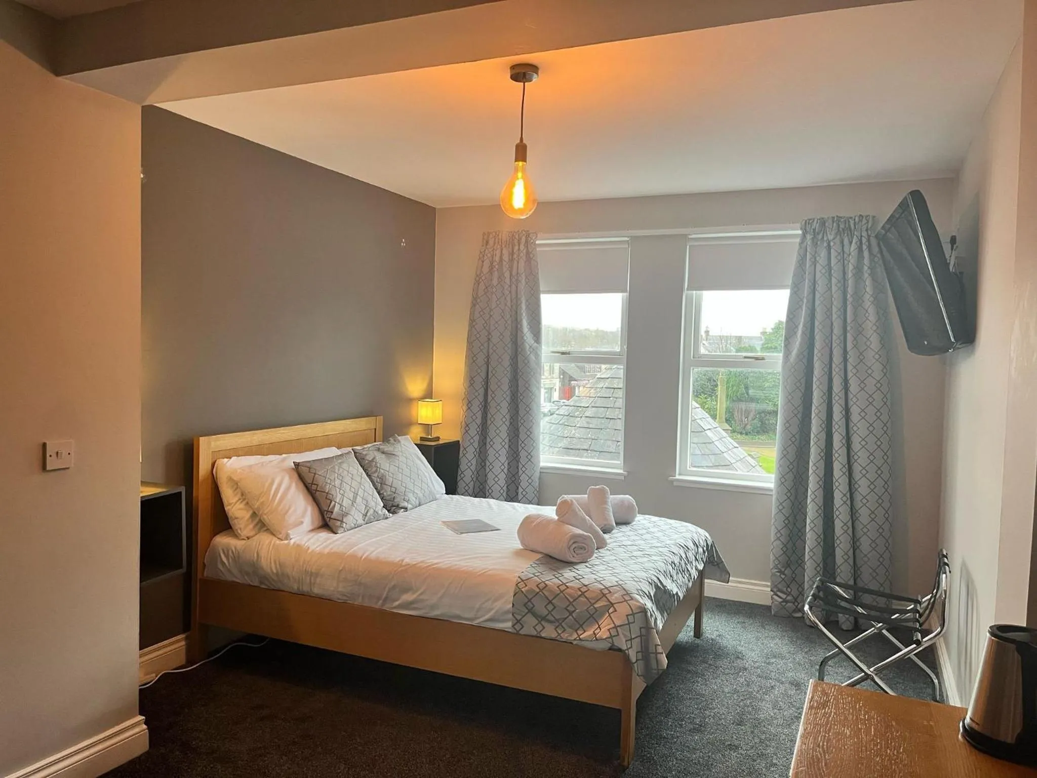 Bed in Laurel Bank Hotel