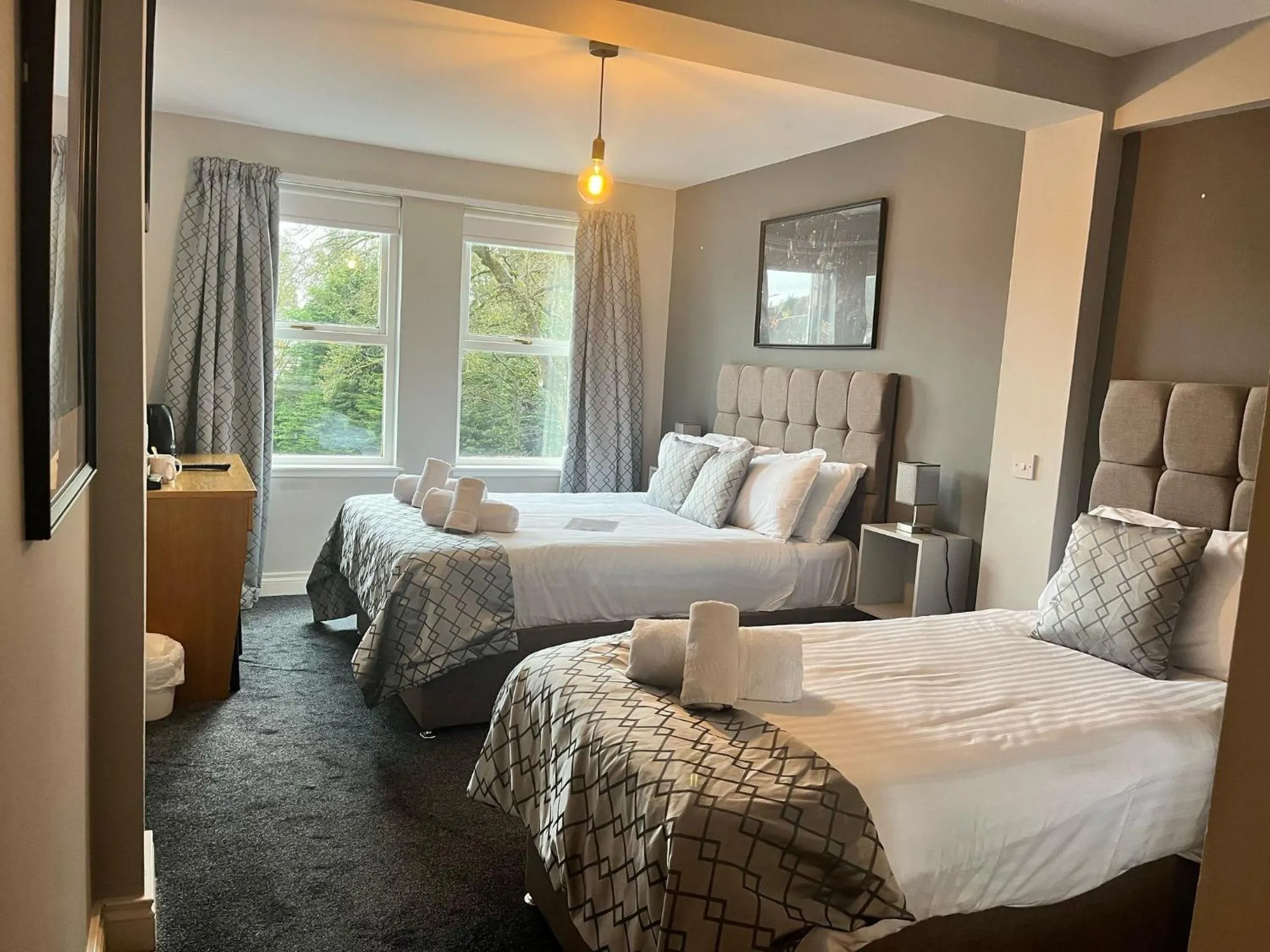 Bed in Laurel Bank Hotel