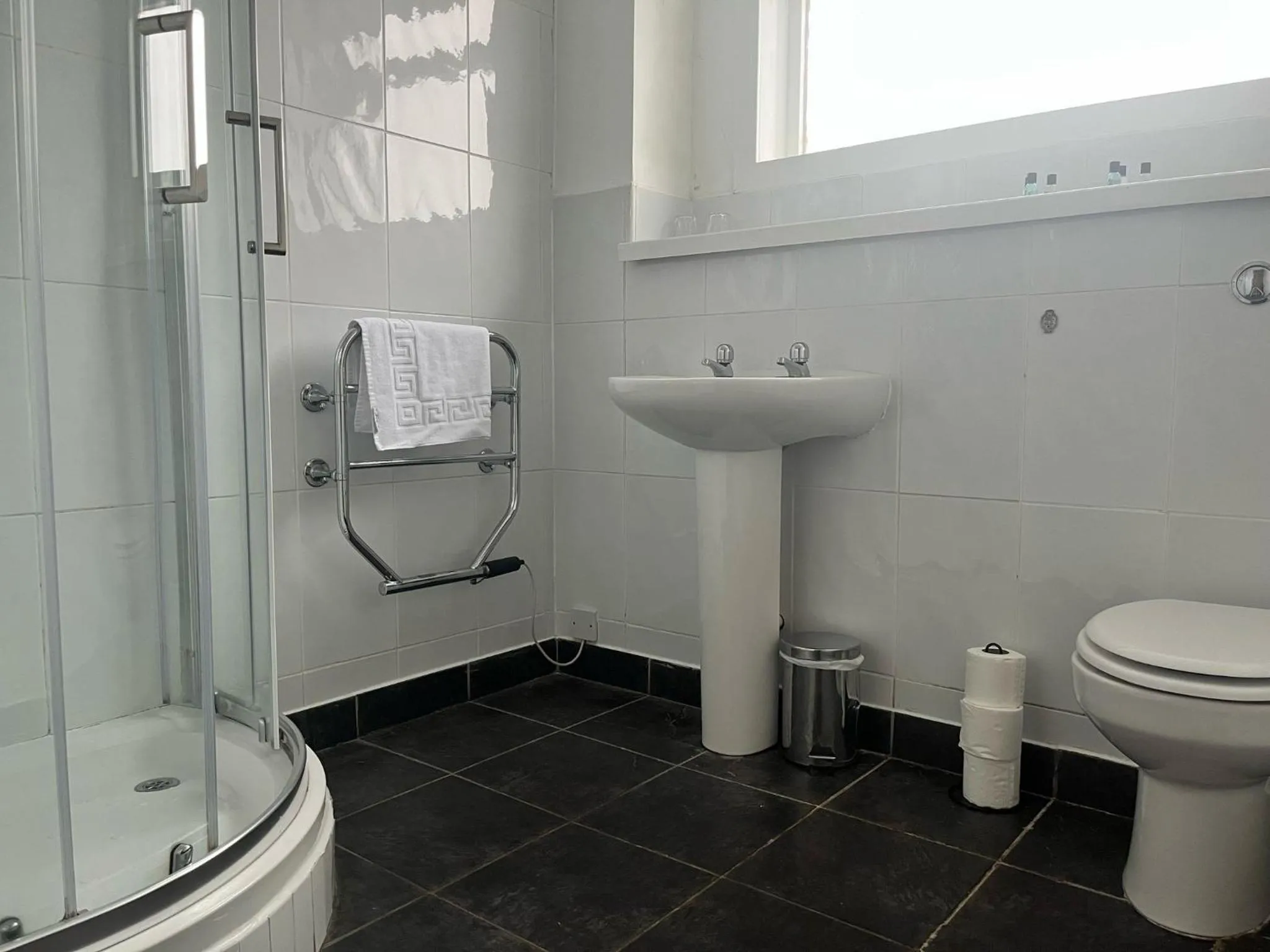 Shower in Laurel Bank Hotel