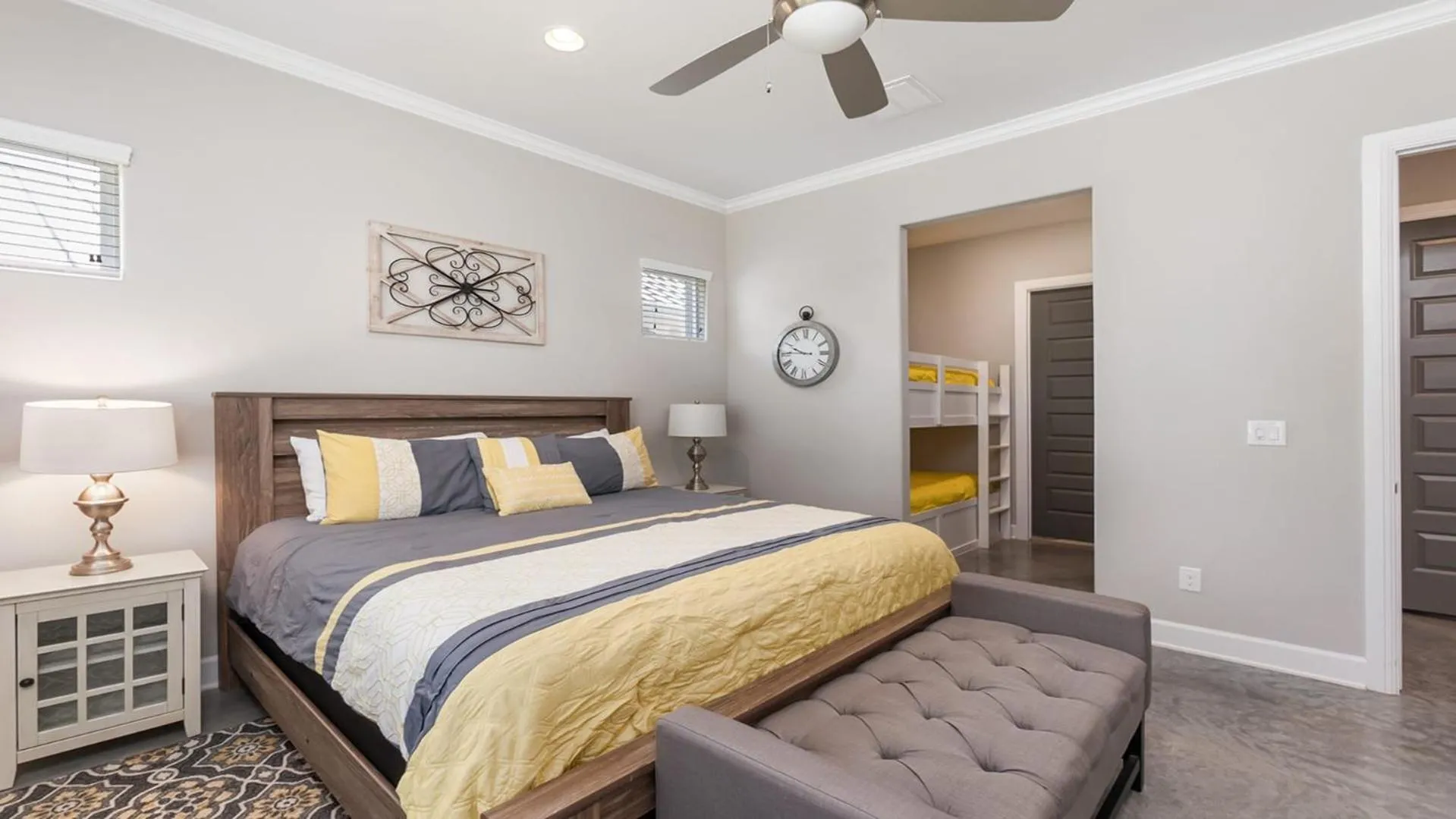 Bed in Luxury Waterfront Pool Hot Tub Boat Slips