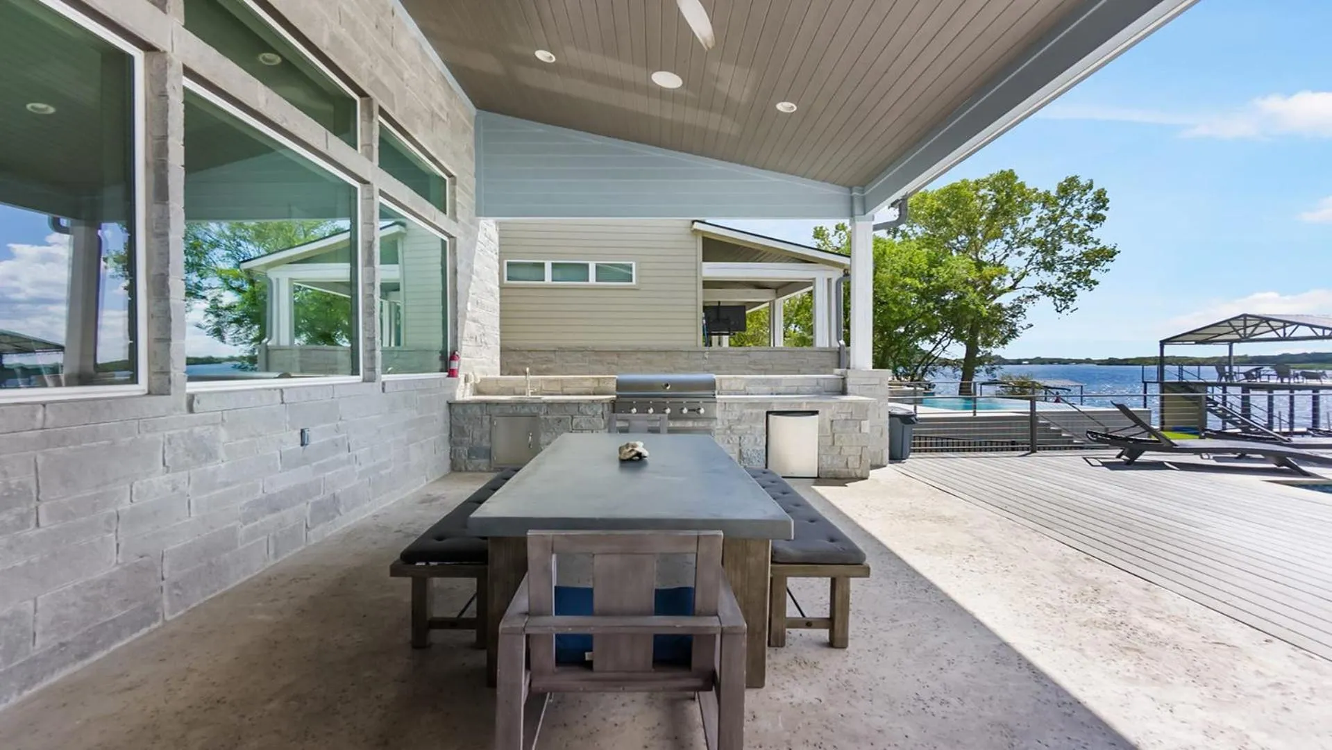 Luxury Waterfront Pool Hot Tub Boat Slips