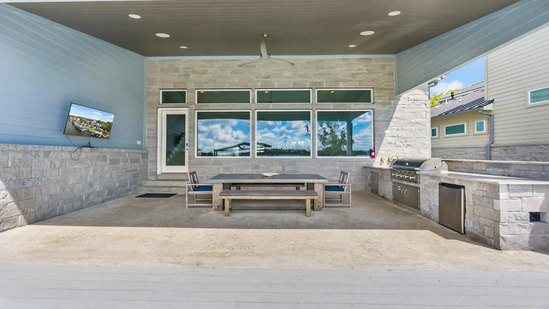 Luxury Waterfront Pool Hot Tub Boat Slips