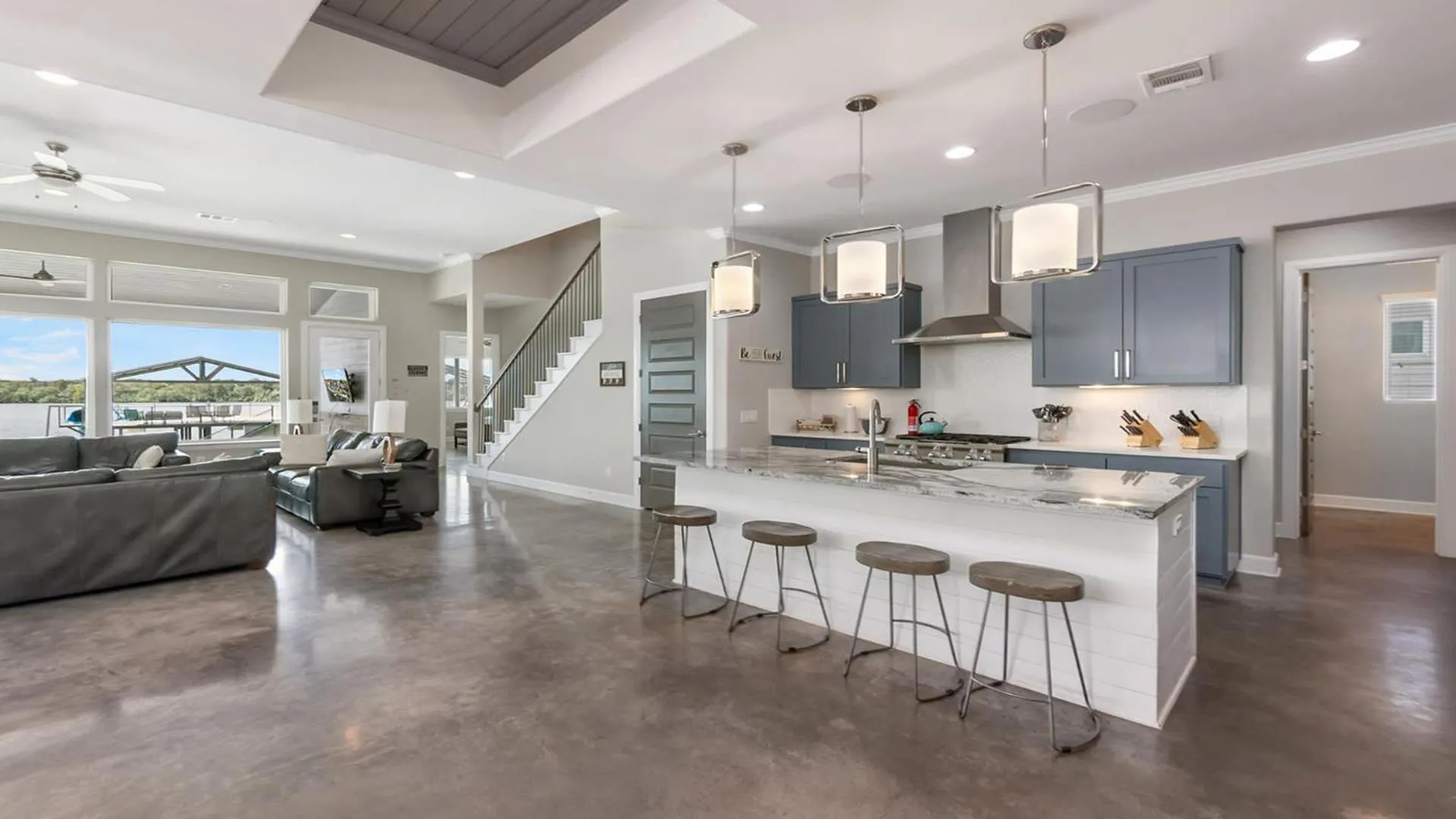 Luxury Waterfront Pool Hot Tub Boat Slips