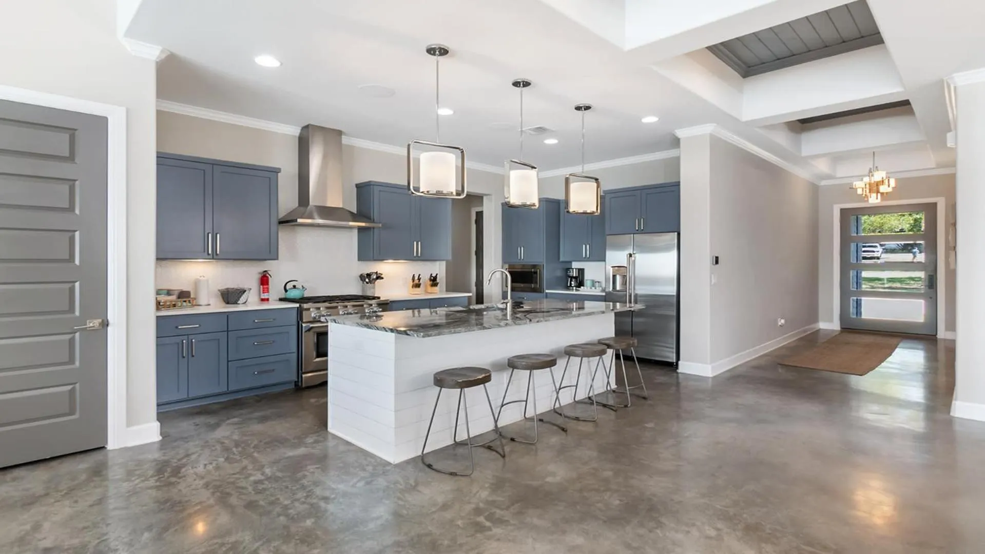 Luxury Waterfront Pool Hot Tub Boat Slips