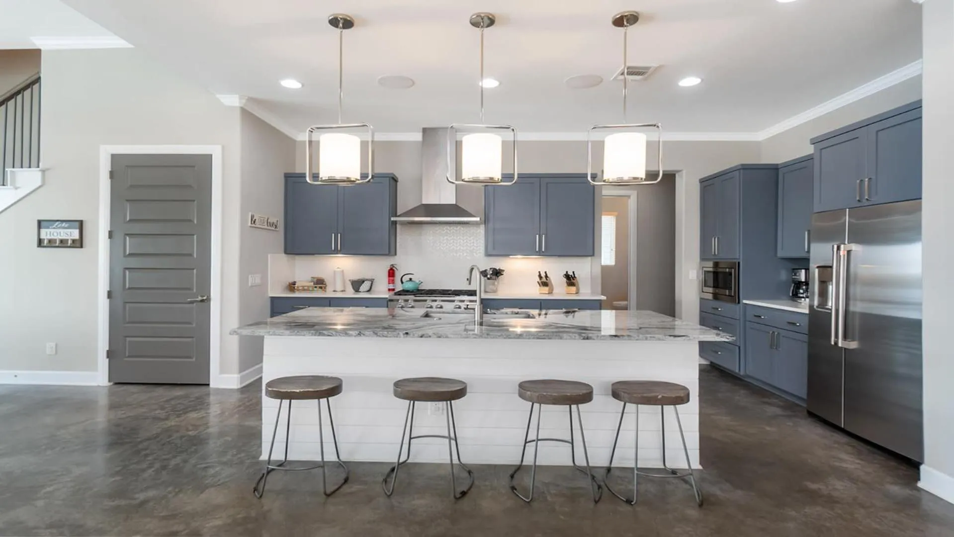 Luxury Waterfront Pool Hot Tub Boat Slips