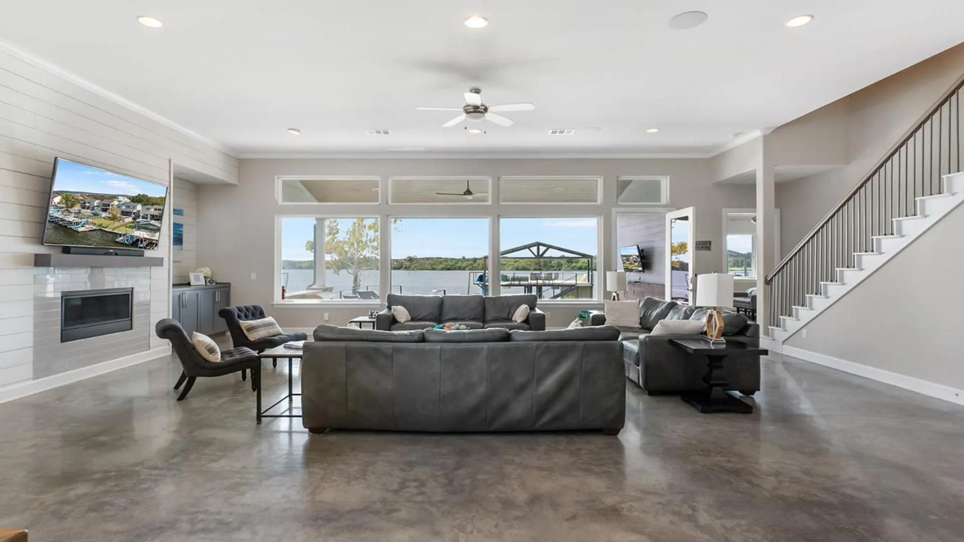 Luxury Waterfront Pool Hot Tub Boat Slips