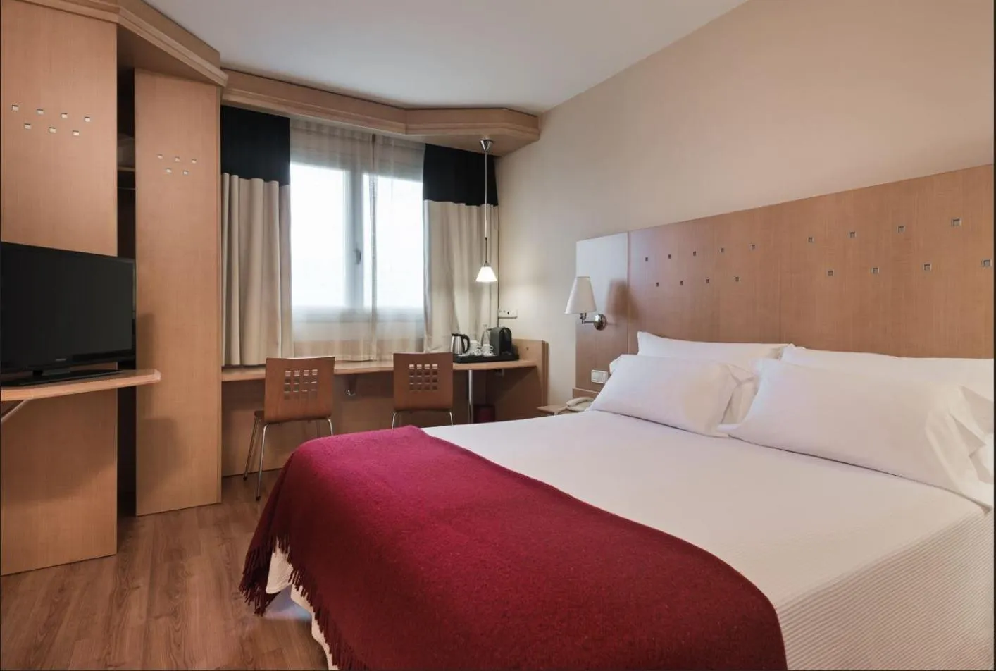 Bed in Hotel Logroño Parque