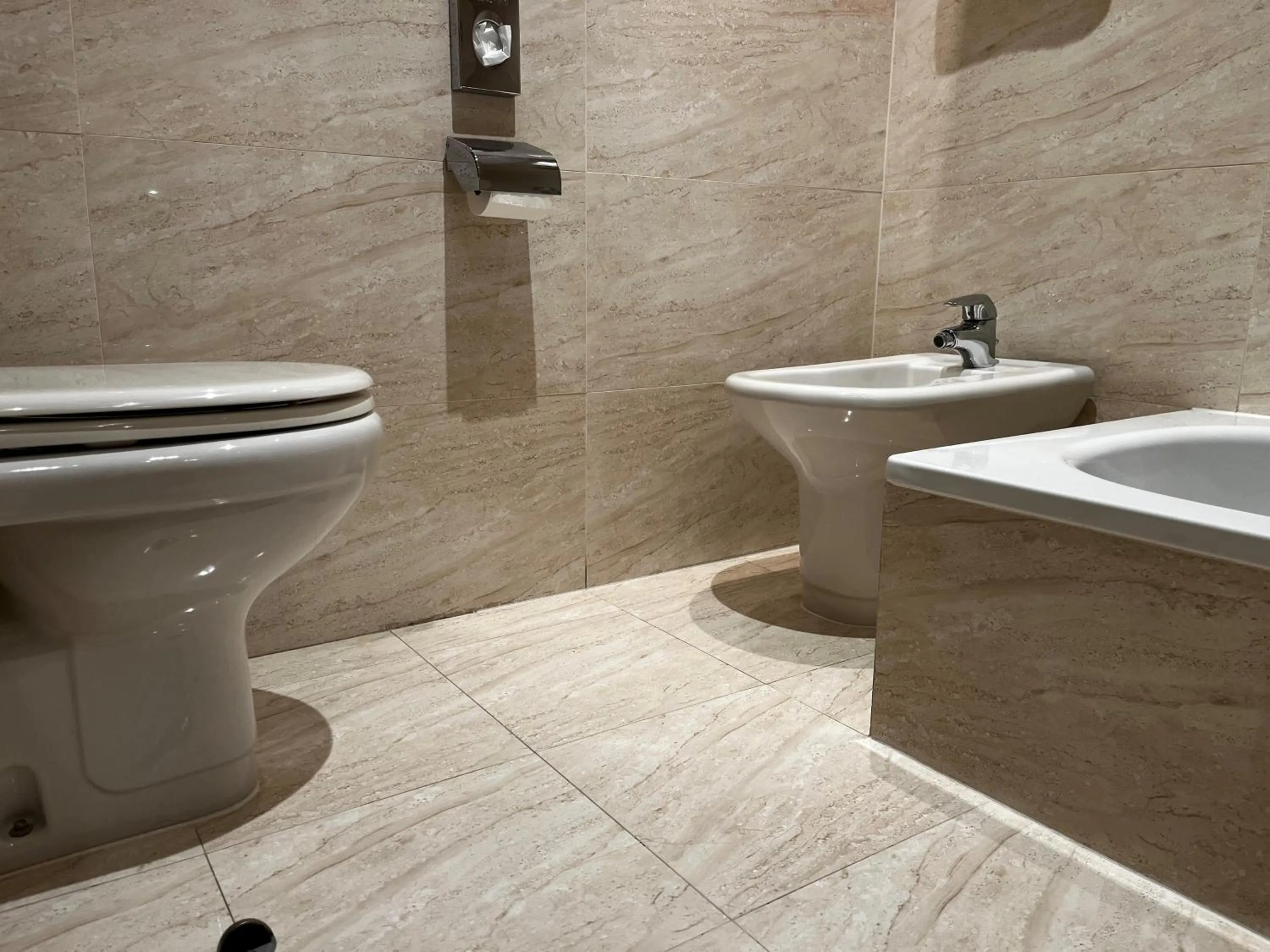 Toilet in Hotel Logroño Parque