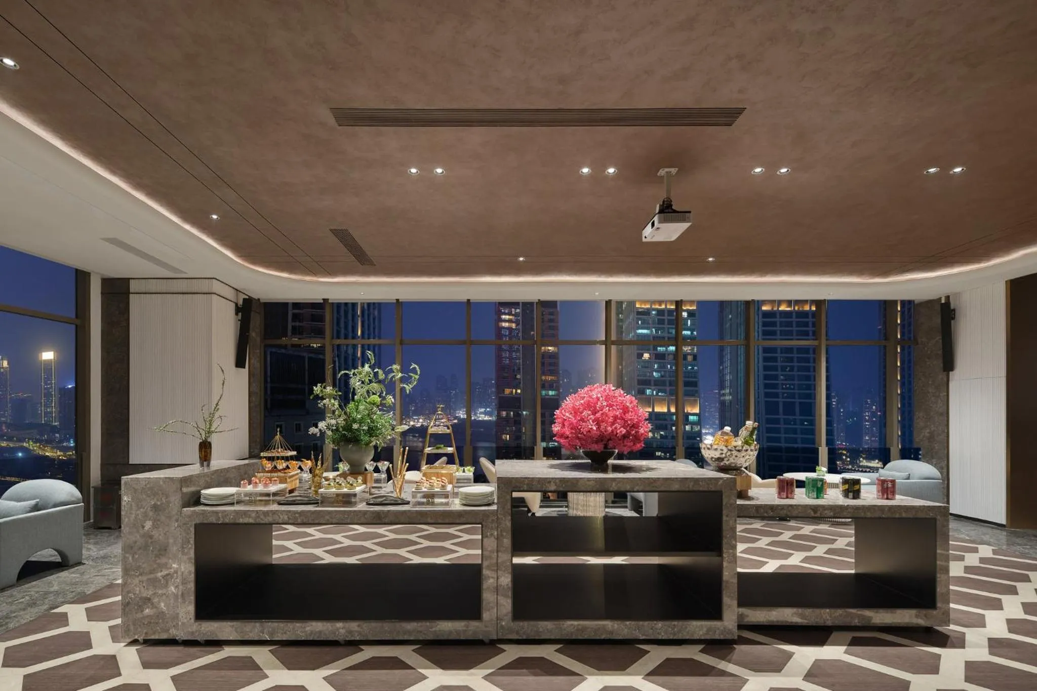 Restaurant/places to eat in Voco Chongqing Chaotianmen