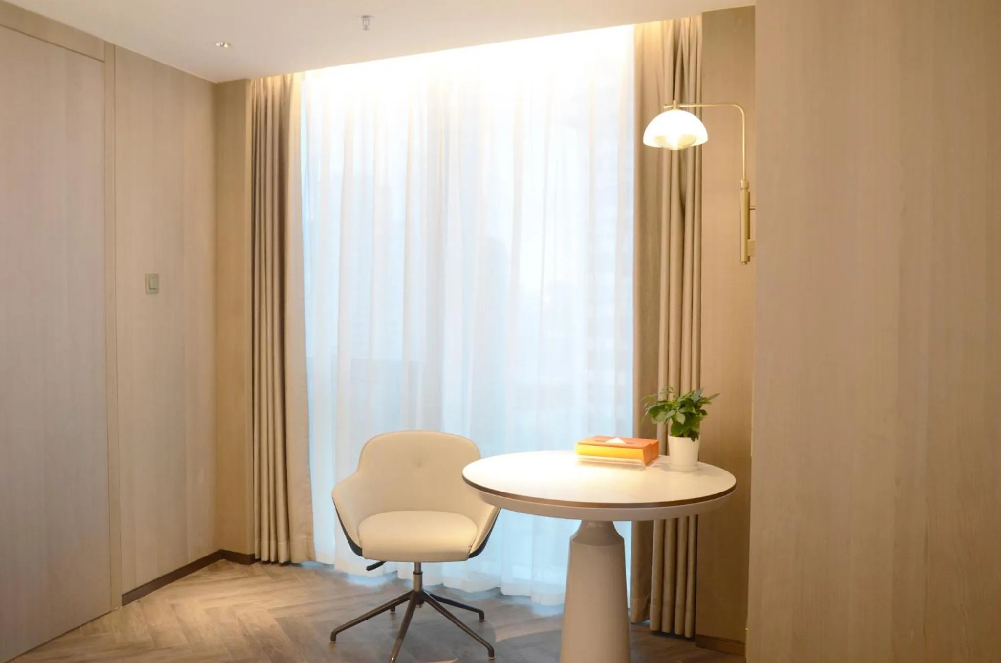 Photo of the whole room in Voco Chongqing Chaotianmen