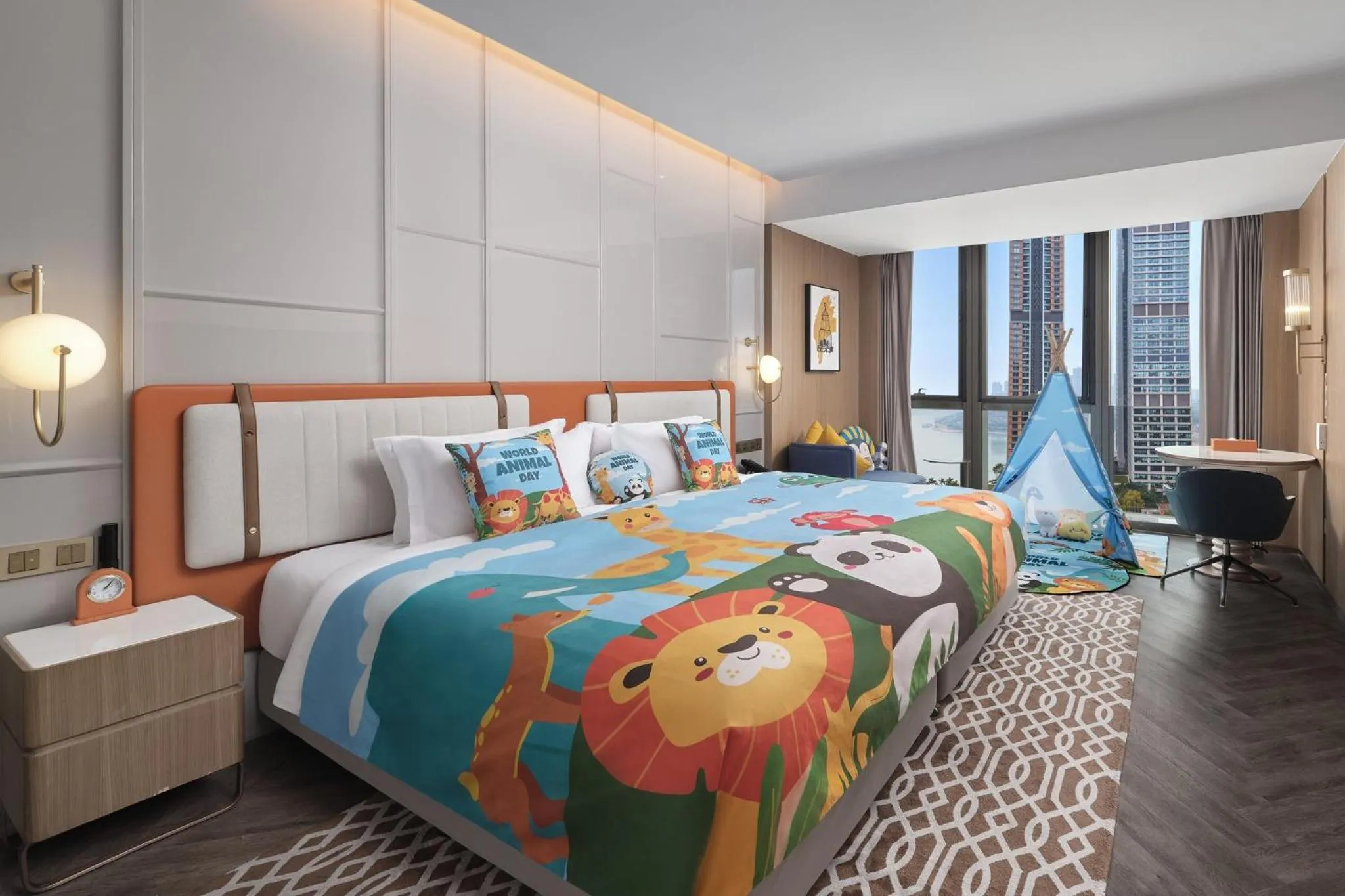 Photo of the whole room, Bed in Voco Chongqing Chaotianmen