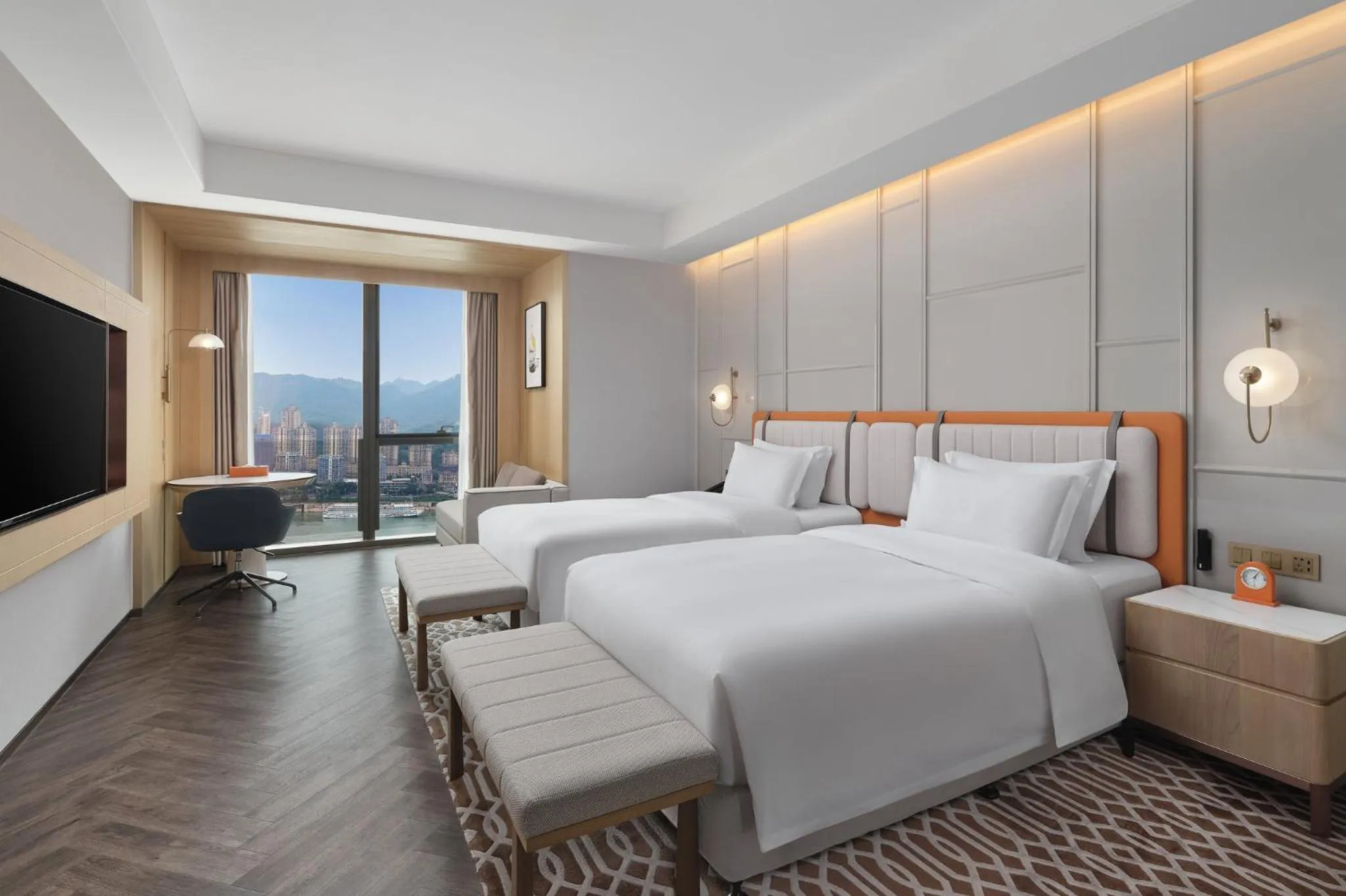 Photo of the whole room, Bed in Voco Chongqing Chaotianmen