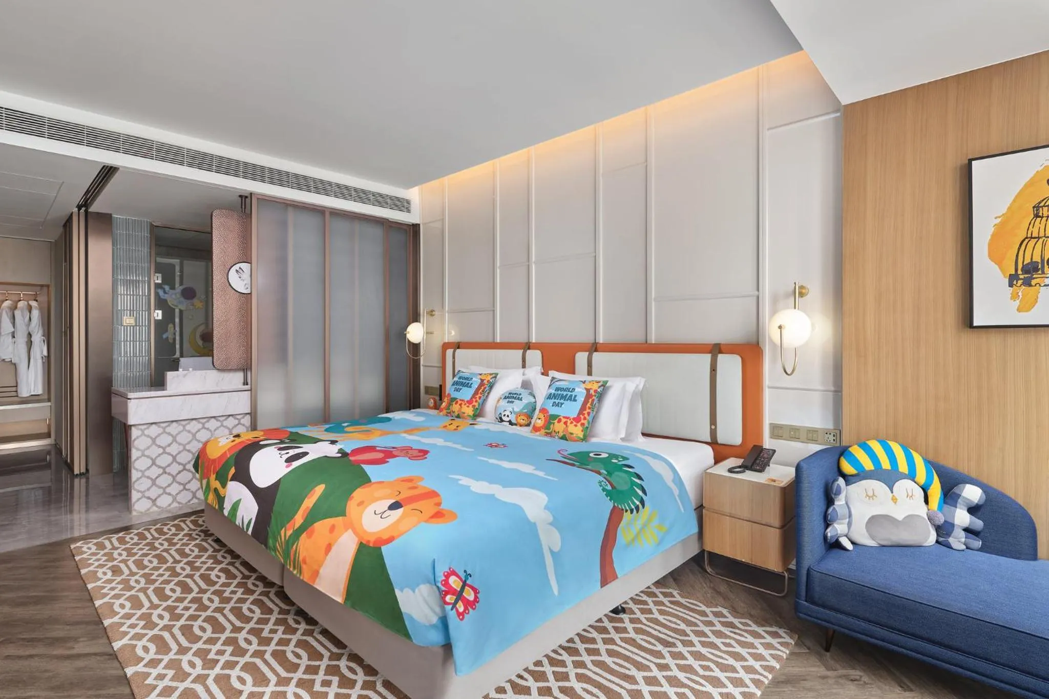 Photo of the whole room, Bed in Voco Chongqing Chaotianmen