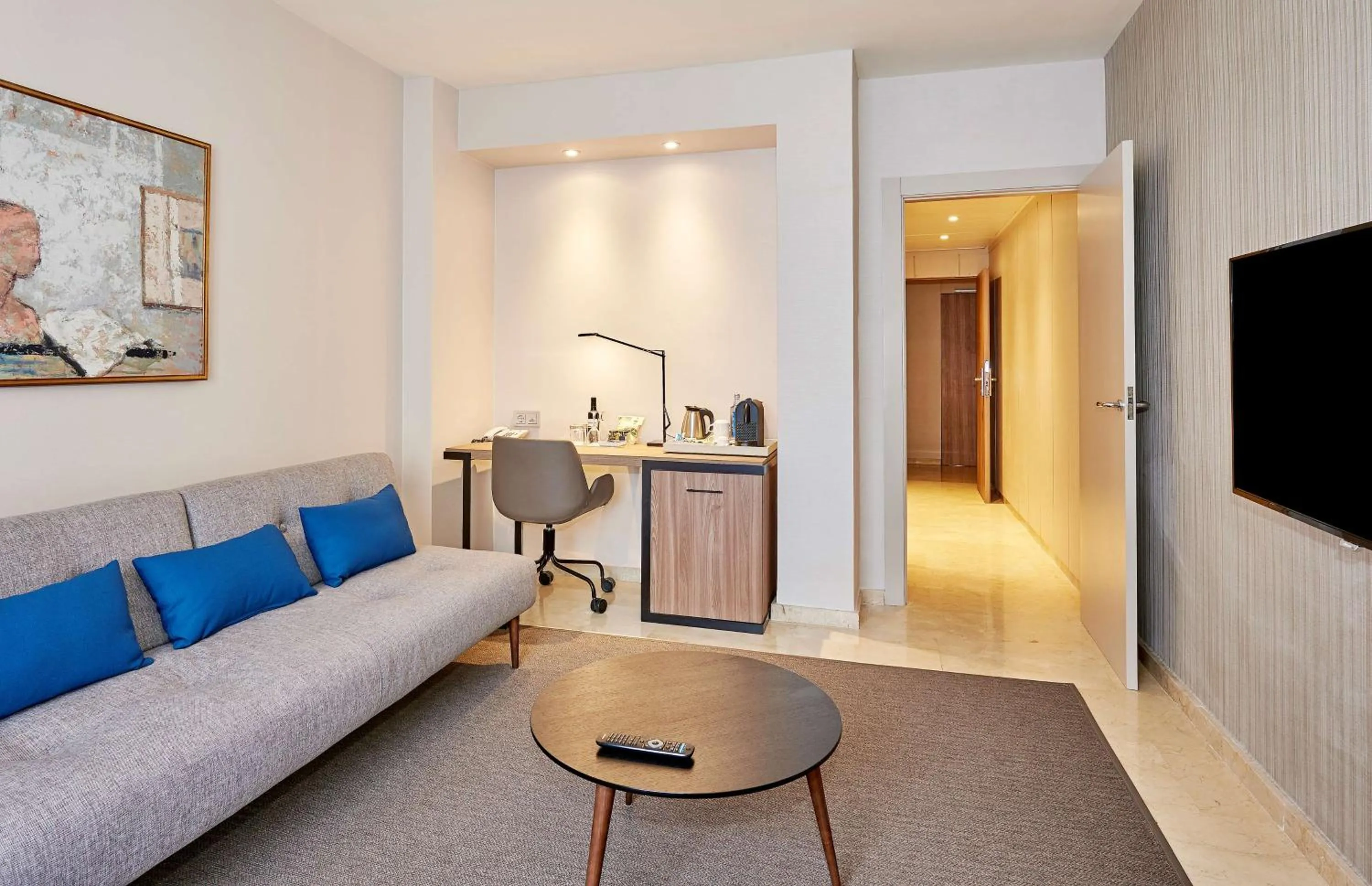 Photo of the whole room in NH Logroño Herencia Rioja