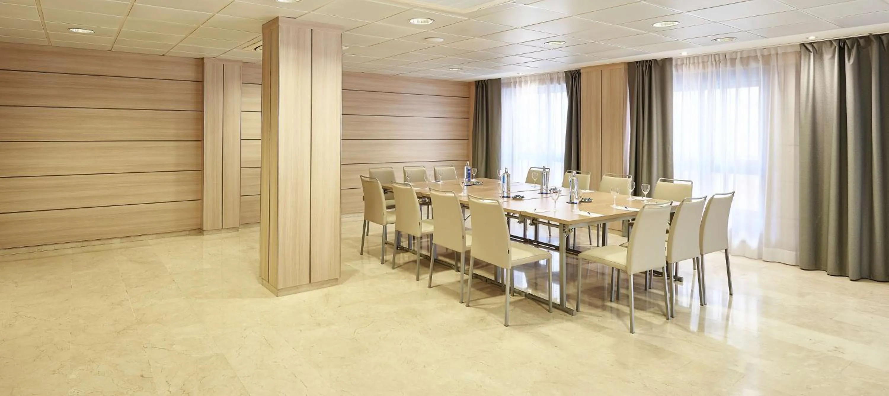 Meeting/conference room in NH Logroño Herencia Rioja
