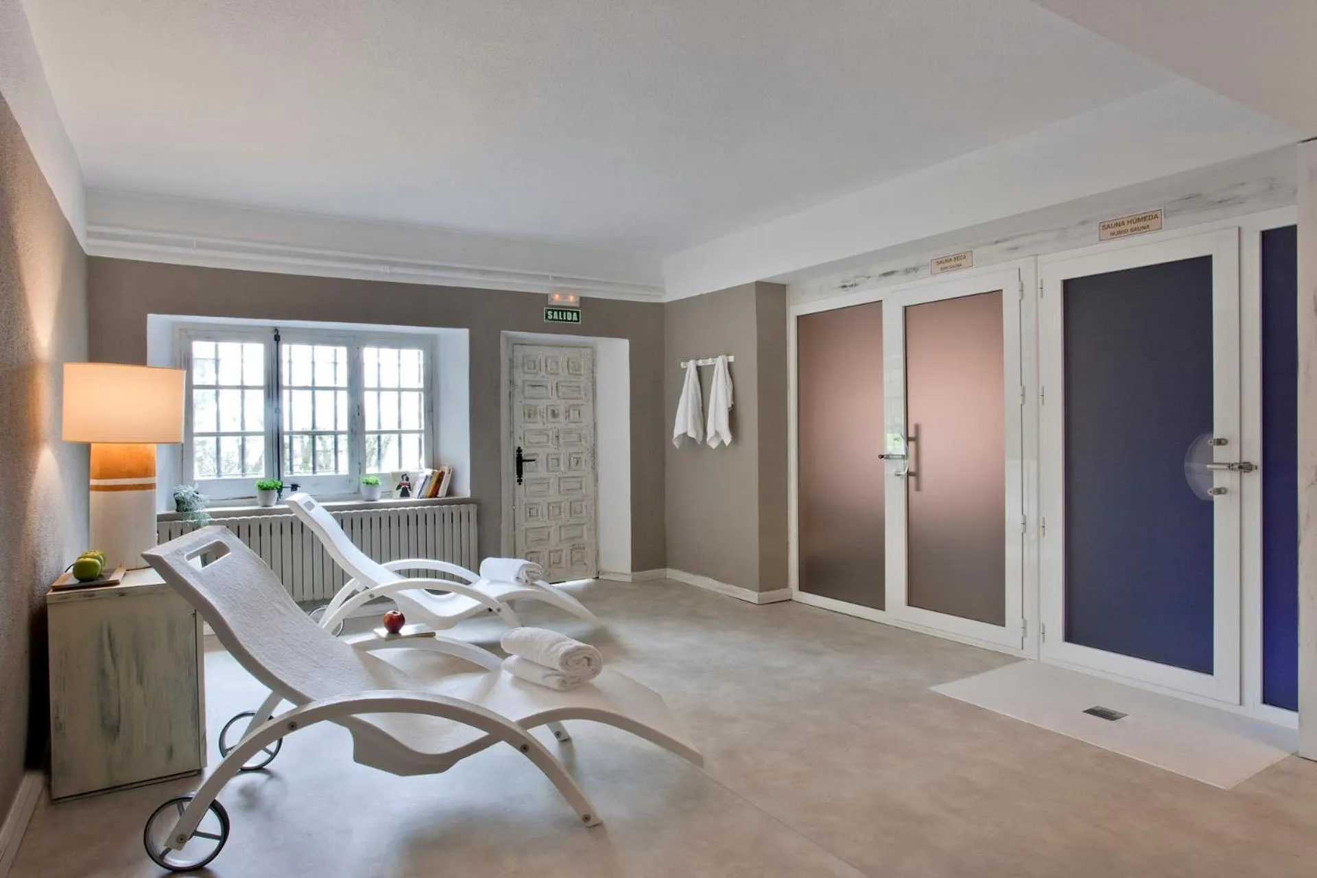 Hot Spring Bath in Hotel Luze El Toro