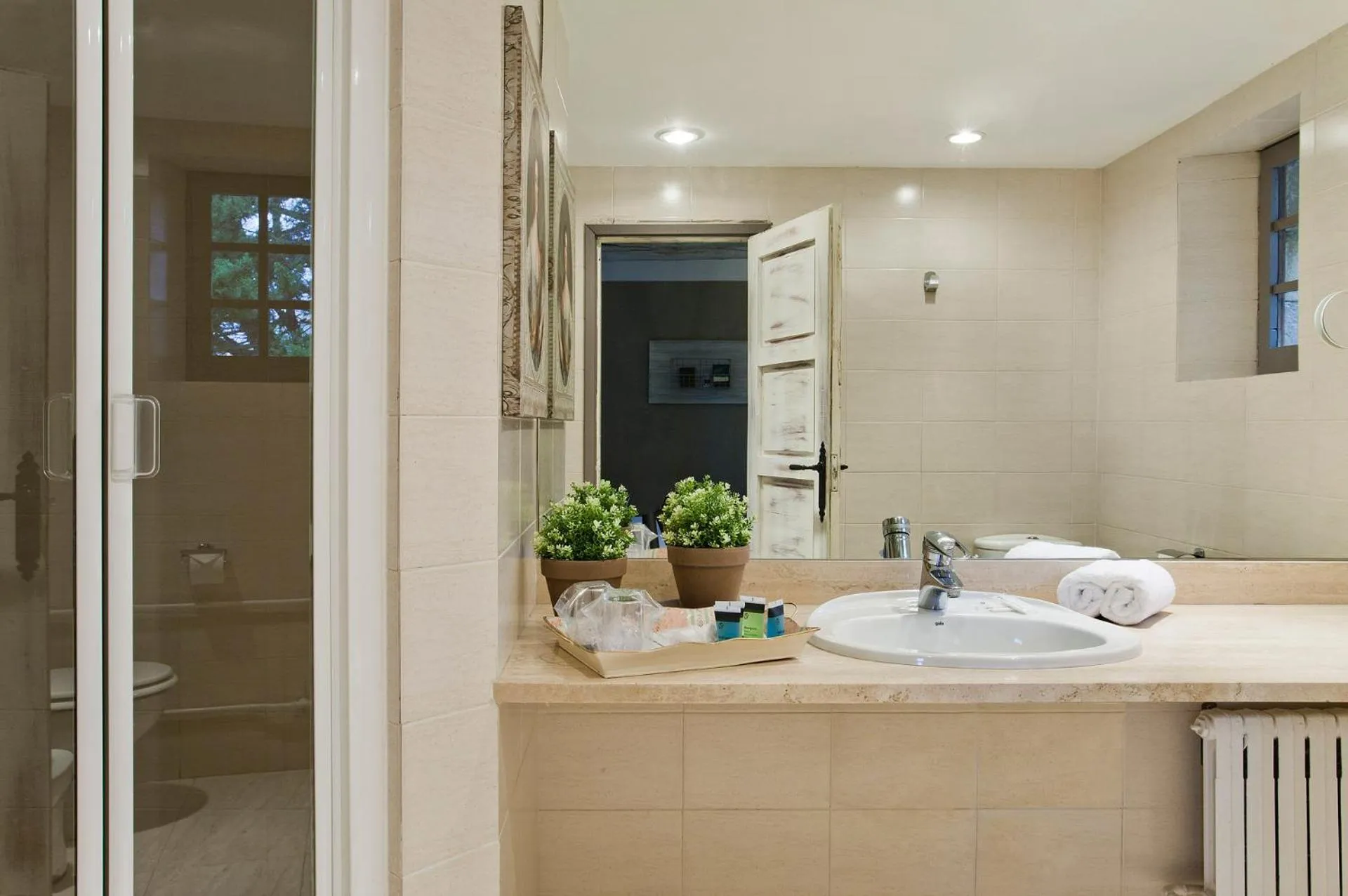 Shower in Hotel Luze El Toro