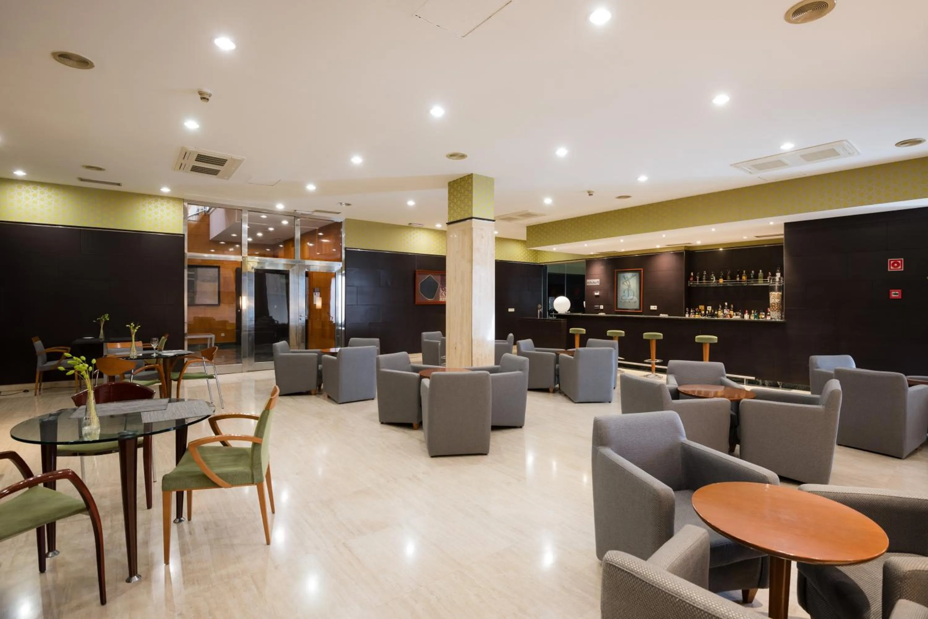 Lounge or bar in Hotel Ciudad de Valladolid
