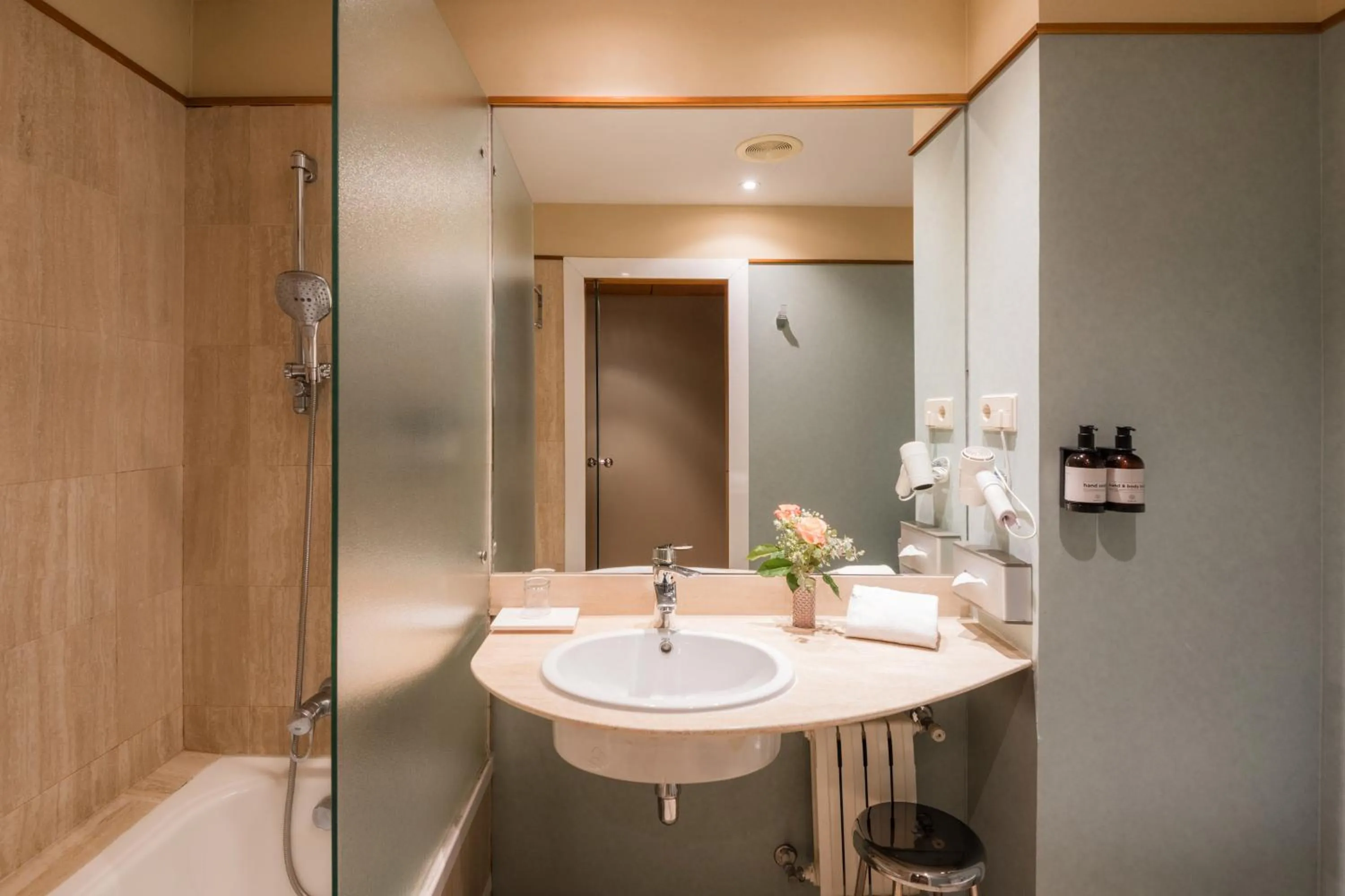 Toilet in Hotel Ciudad de Valladolid