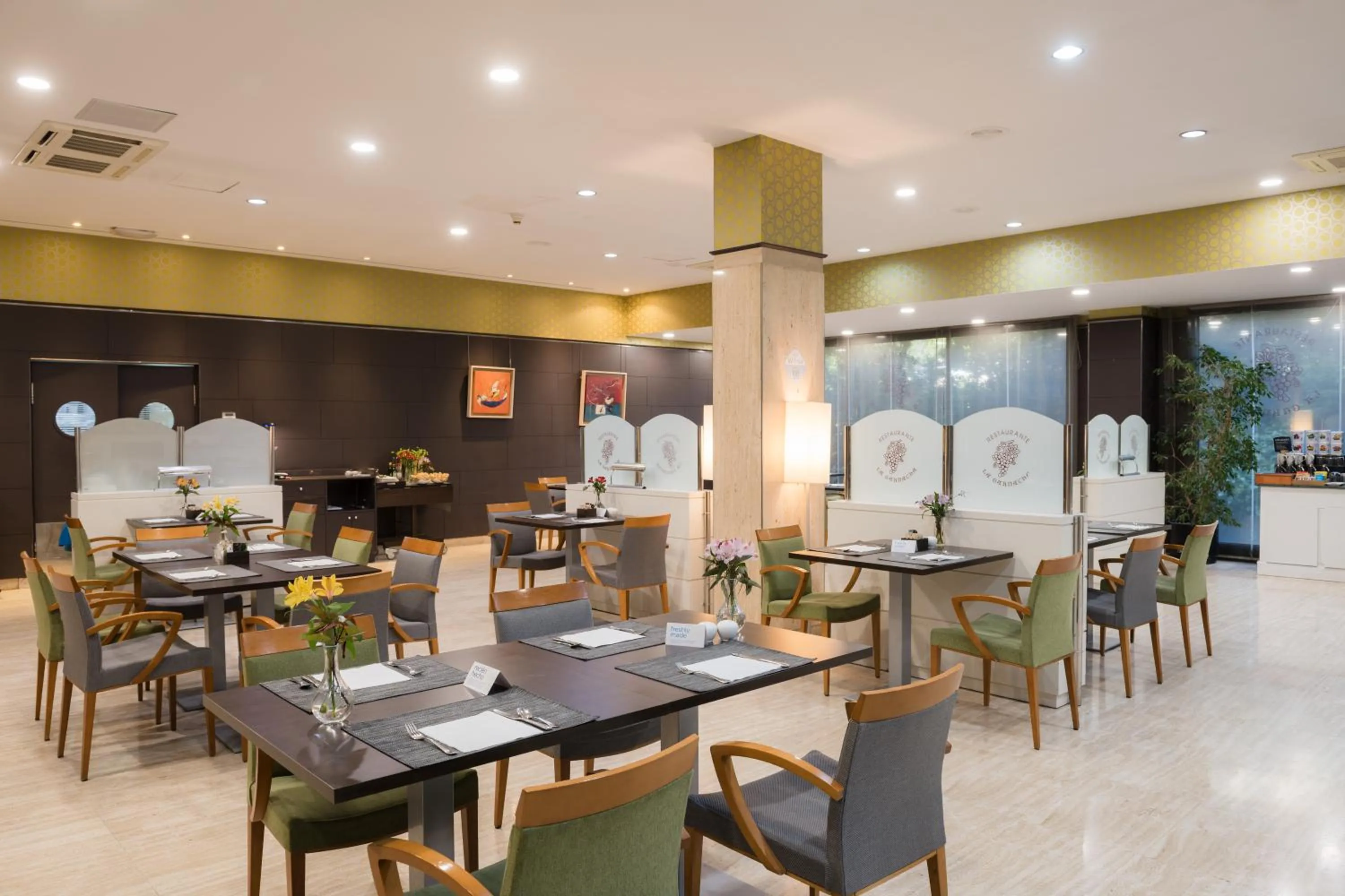 Restaurant/places to eat in Hotel Ciudad de Valladolid