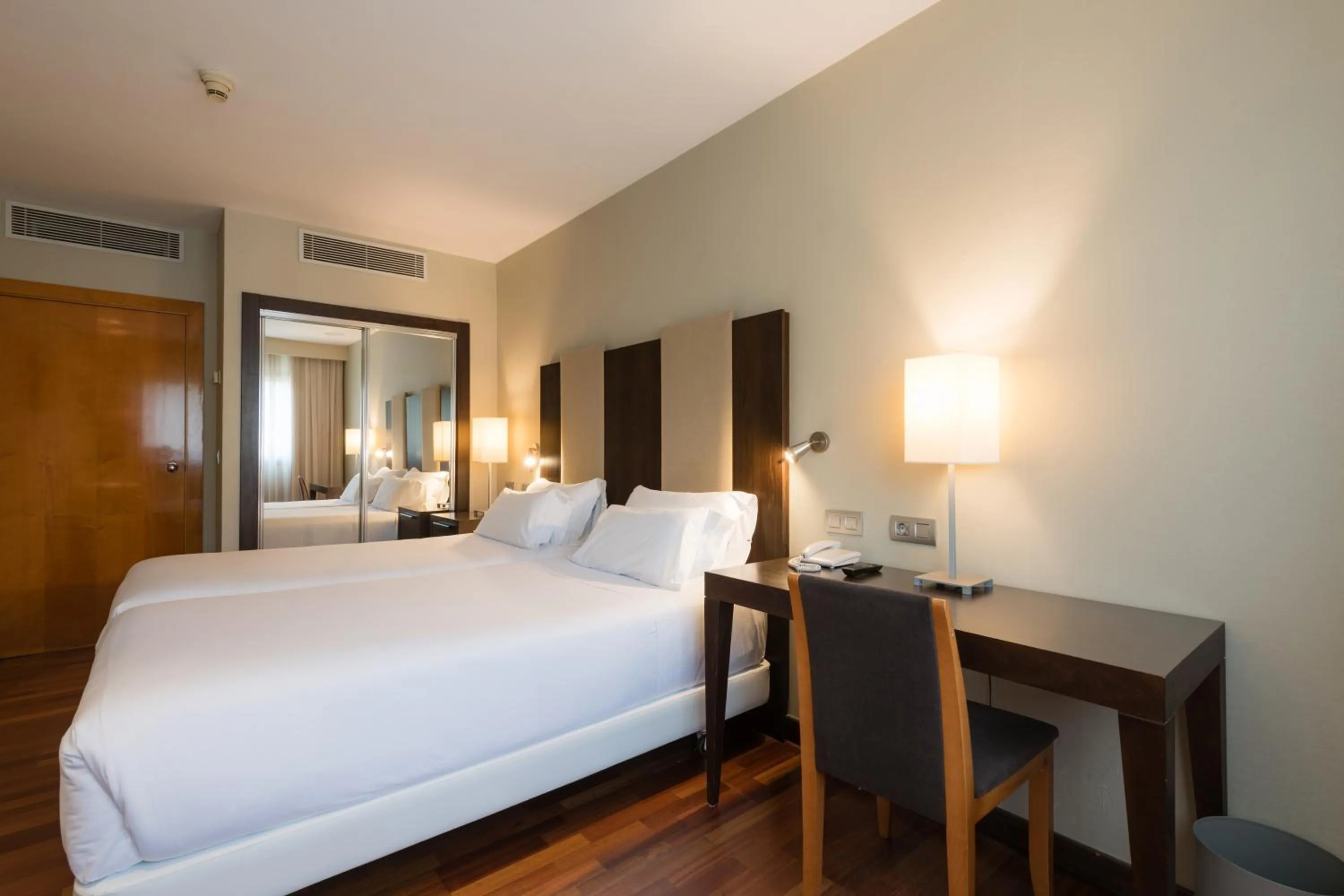 Bedroom, Bed in Hotel Ciudad de Valladolid