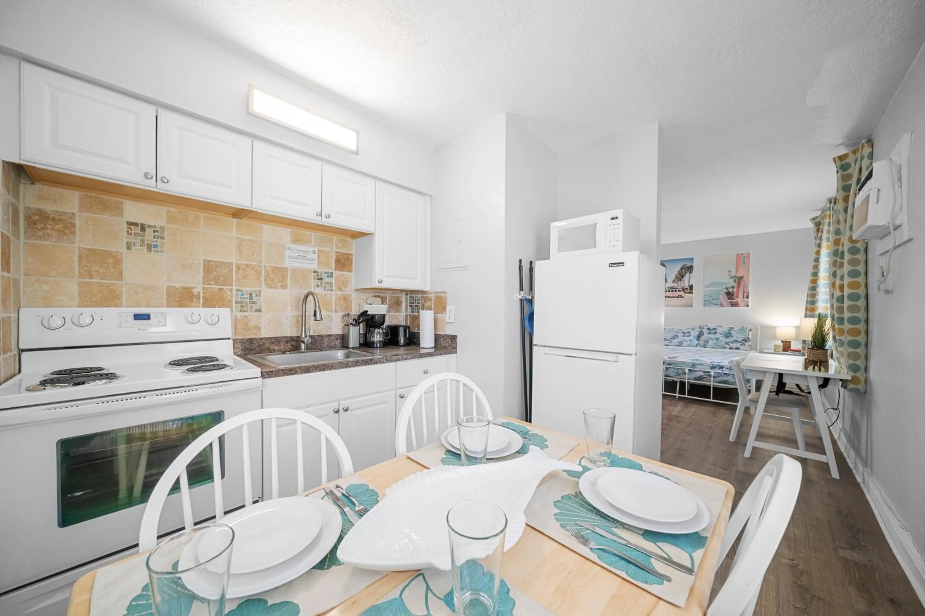 Coffee/tea facilities in Great Escape Apartments By Lowkl