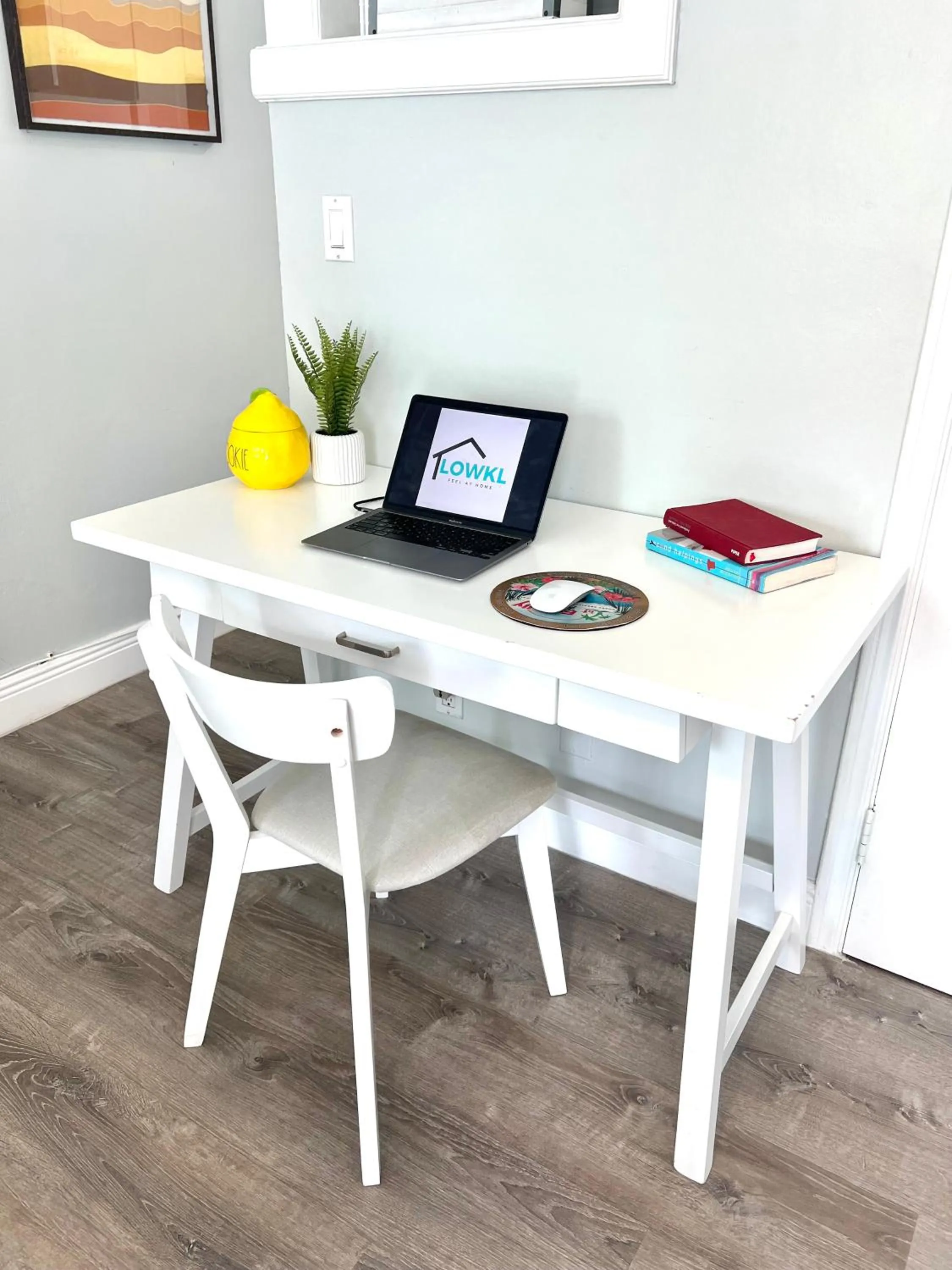 Dining area in Great Escape Apartments By Lowkl
