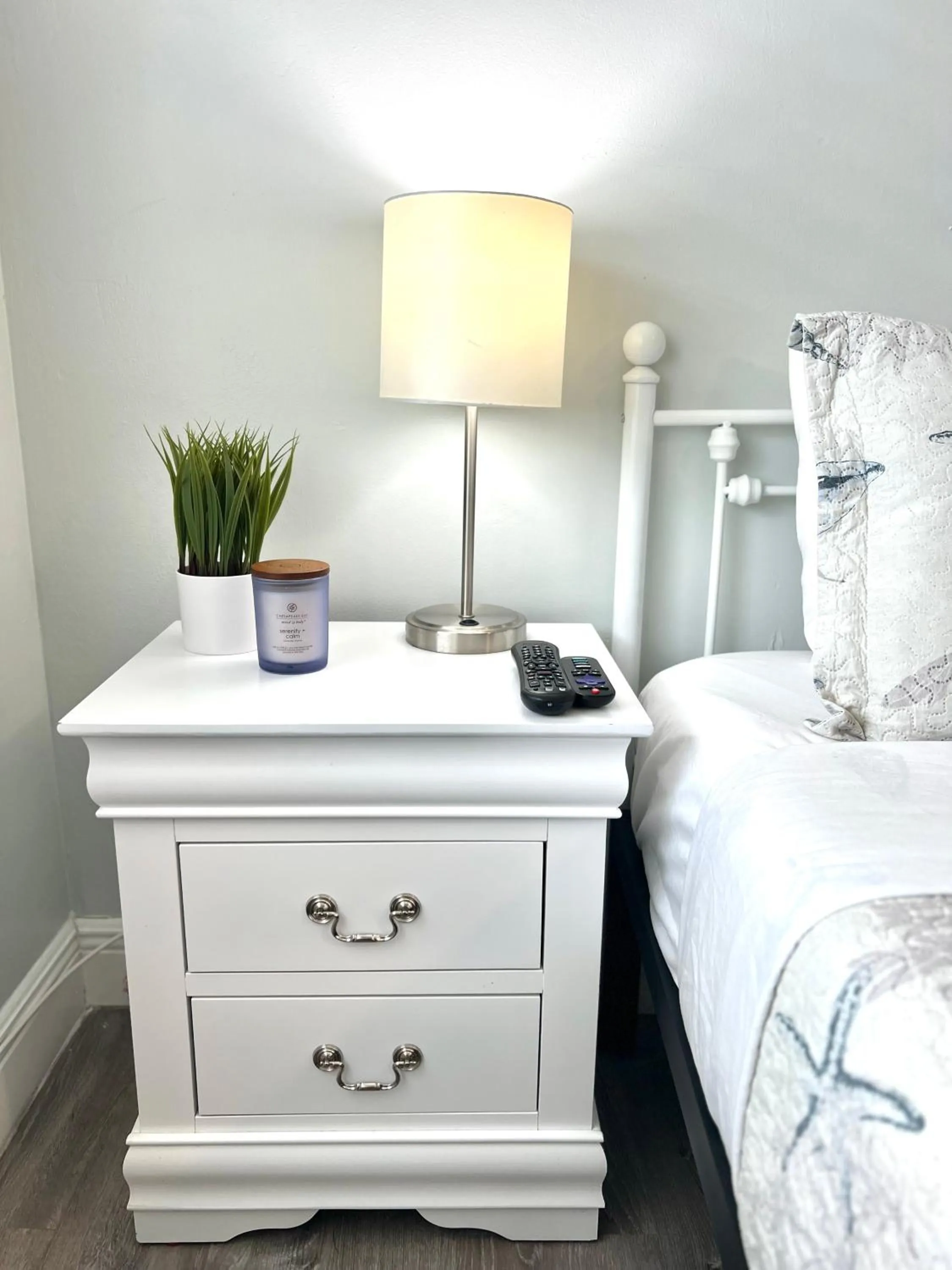 Bedroom, Bed in Great Escape Apartments By Lowkl