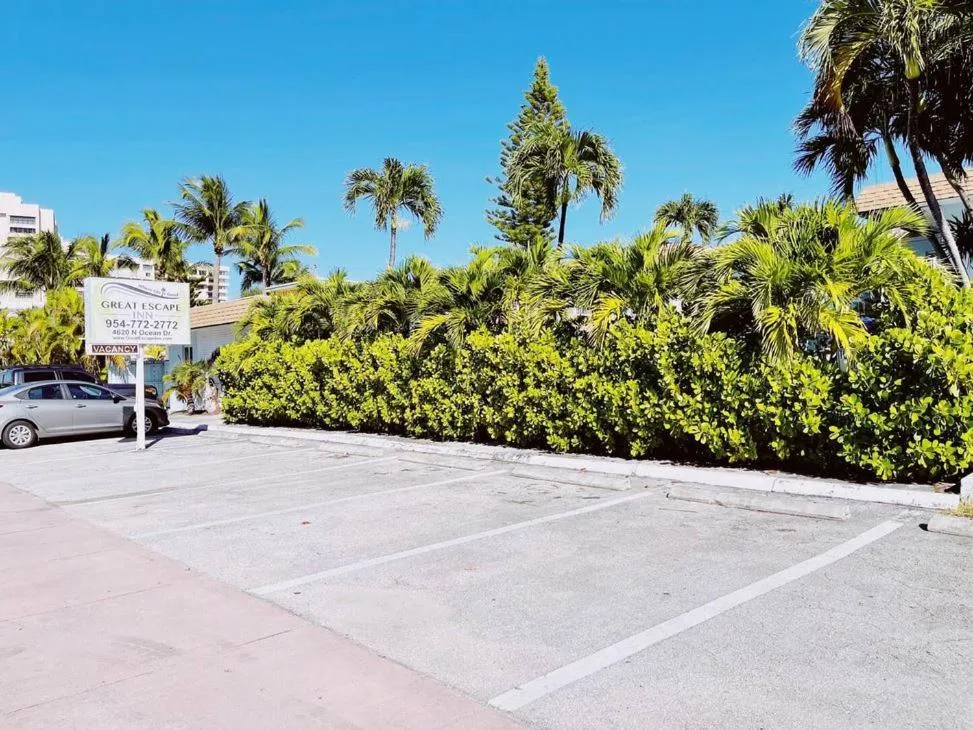 Parking in Great Escape Apartments By Lowkl