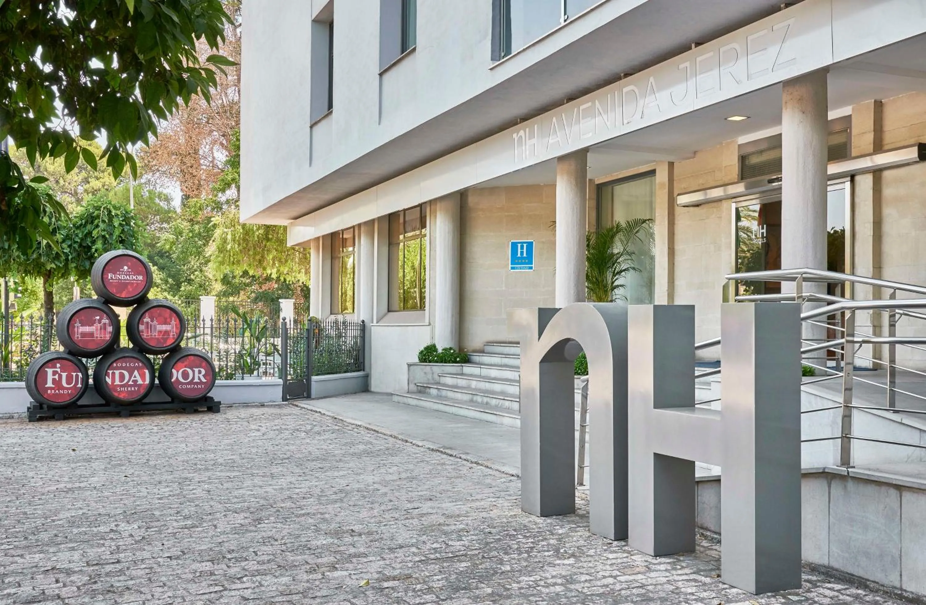 Property building in NH Avenida Jerez